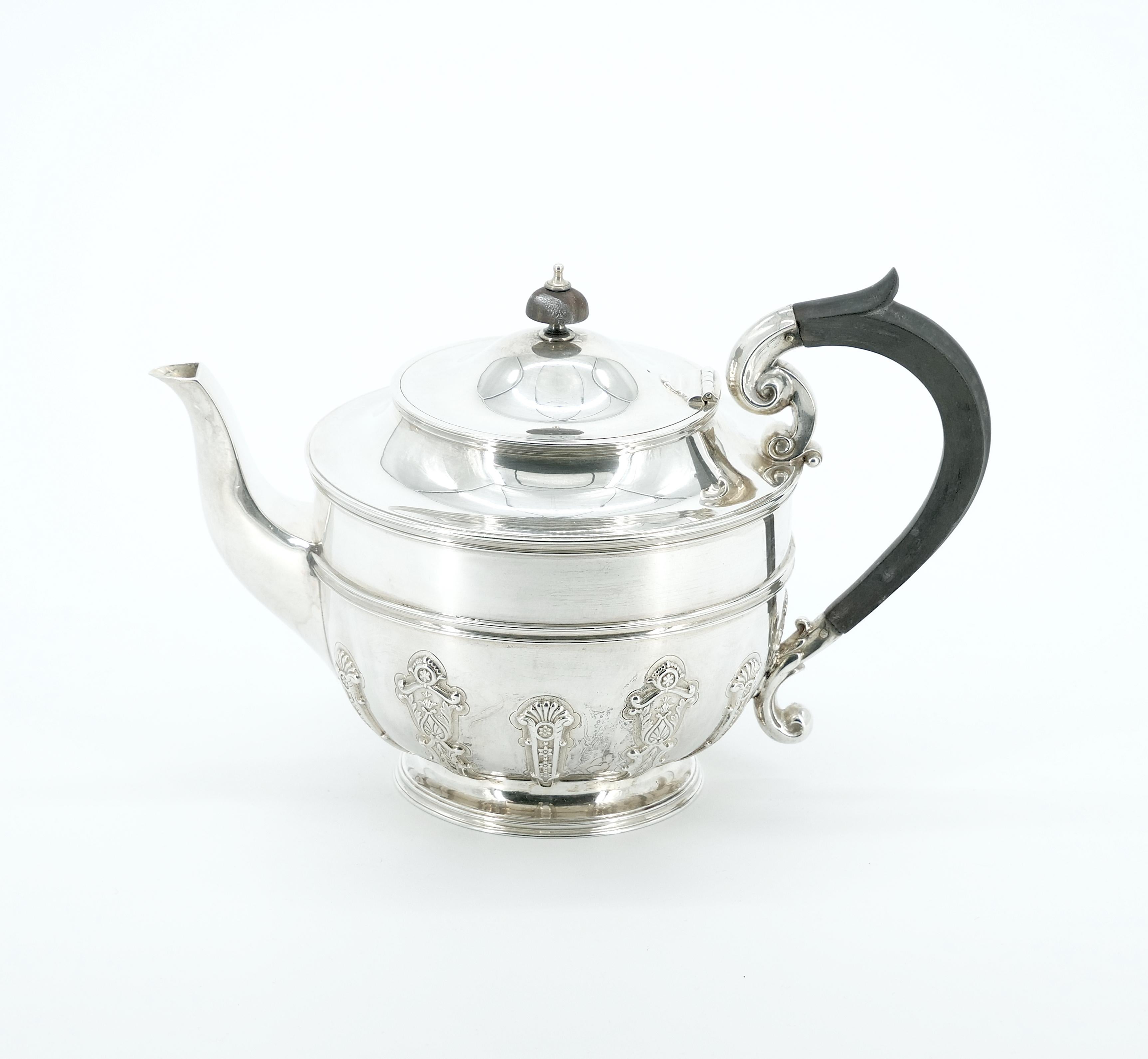 Servicio de té/café de 6 piezas en plata de ley inglesa antigua /Goldsmiths London en venta 5