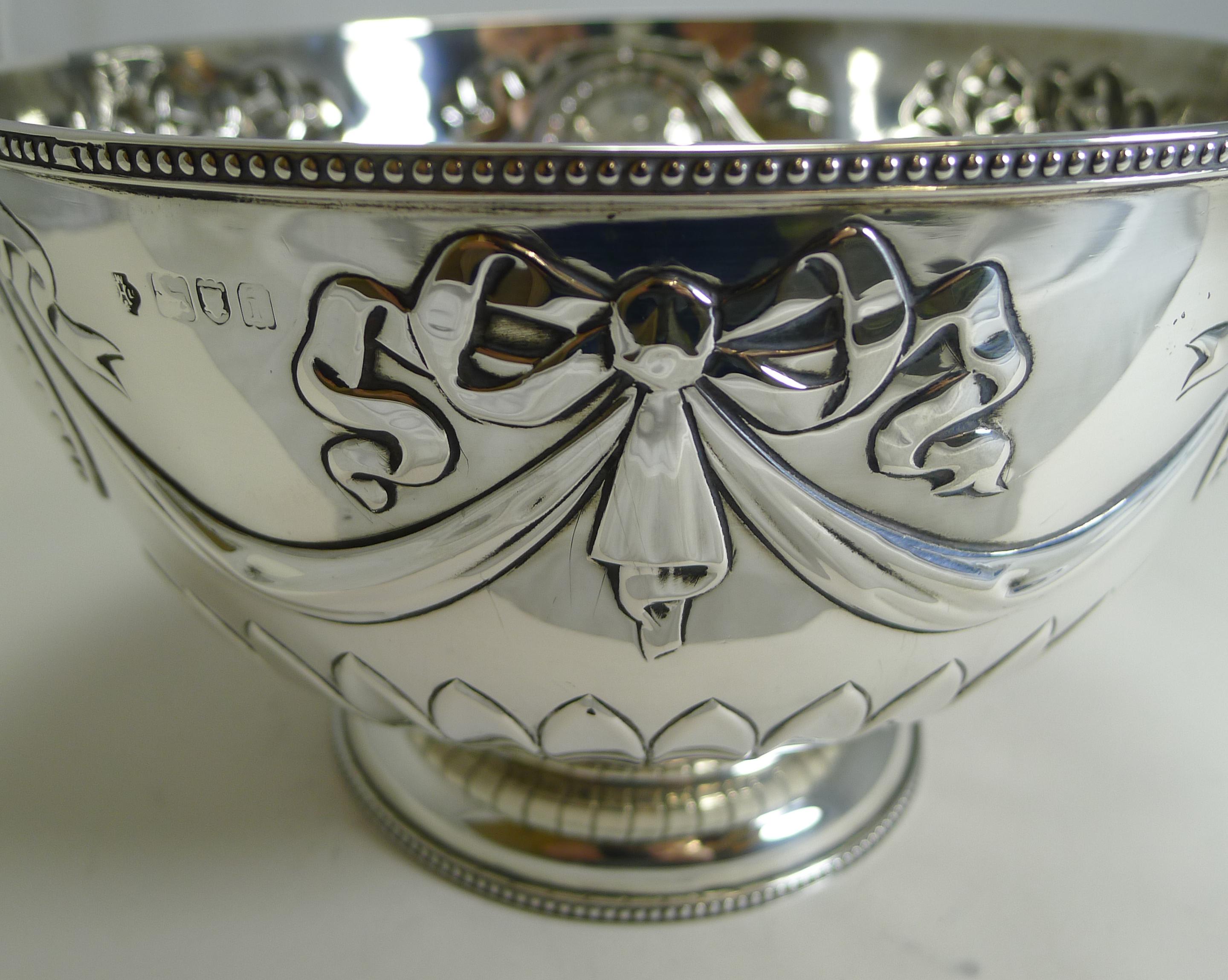 Antique English Sterling Silver Bowl by William Hutton, 1904 In Good Condition In Bath, GB