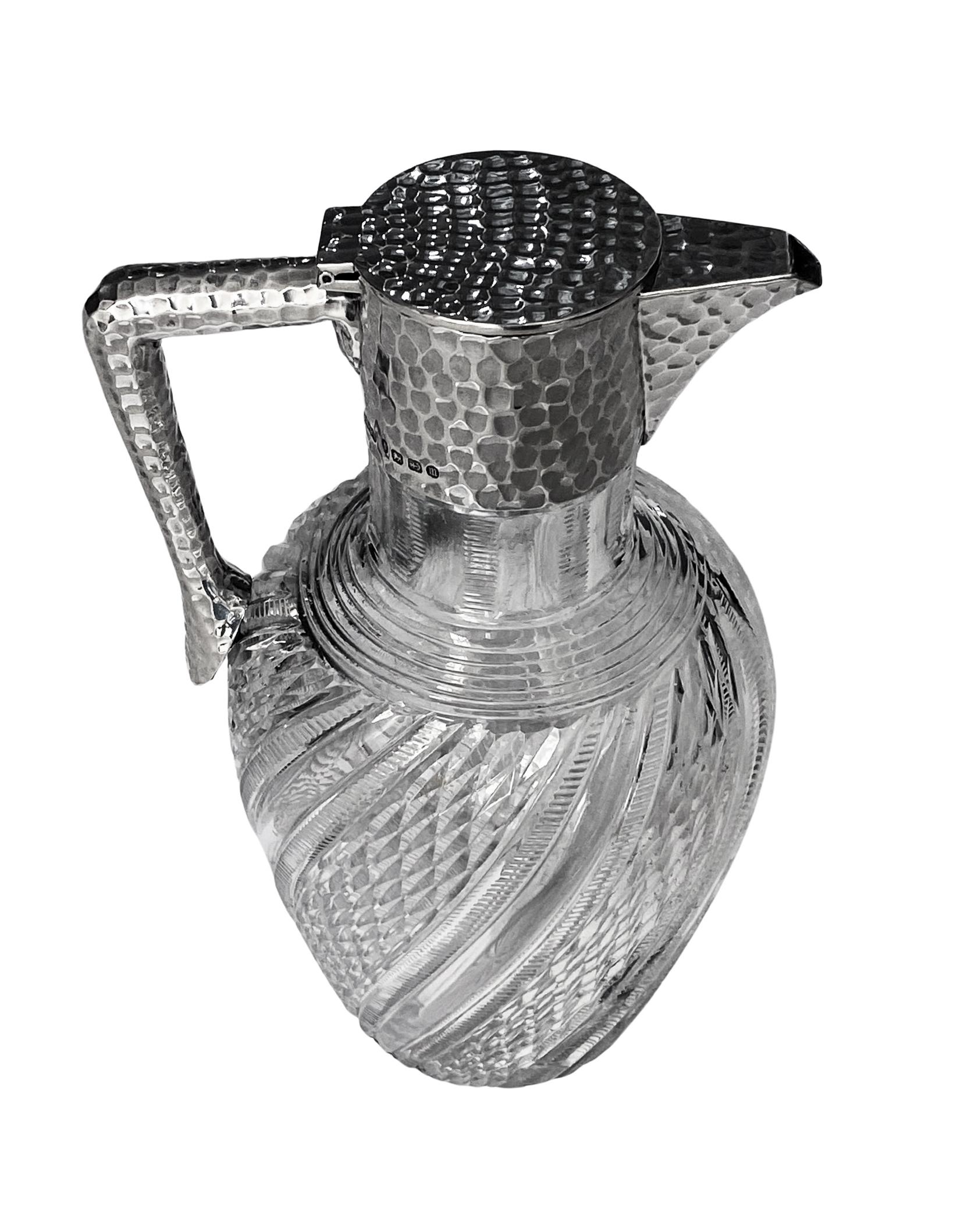 Martellato Antica caraffa inglese in argento e vetro John Grinsell in vendita