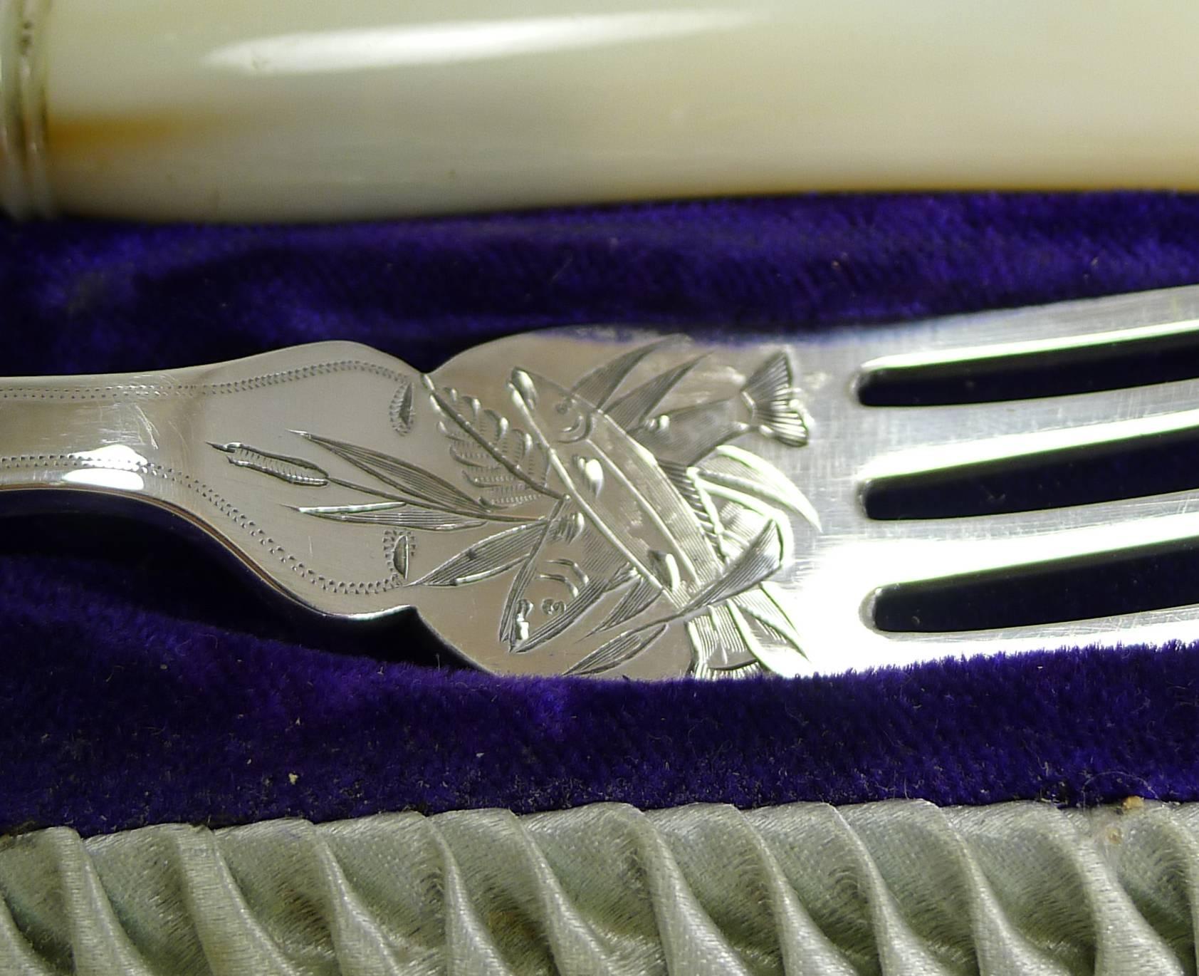 Late Victorian Antique English Sterling Silver and Mother-of-Pearl Fish Servers, 1895