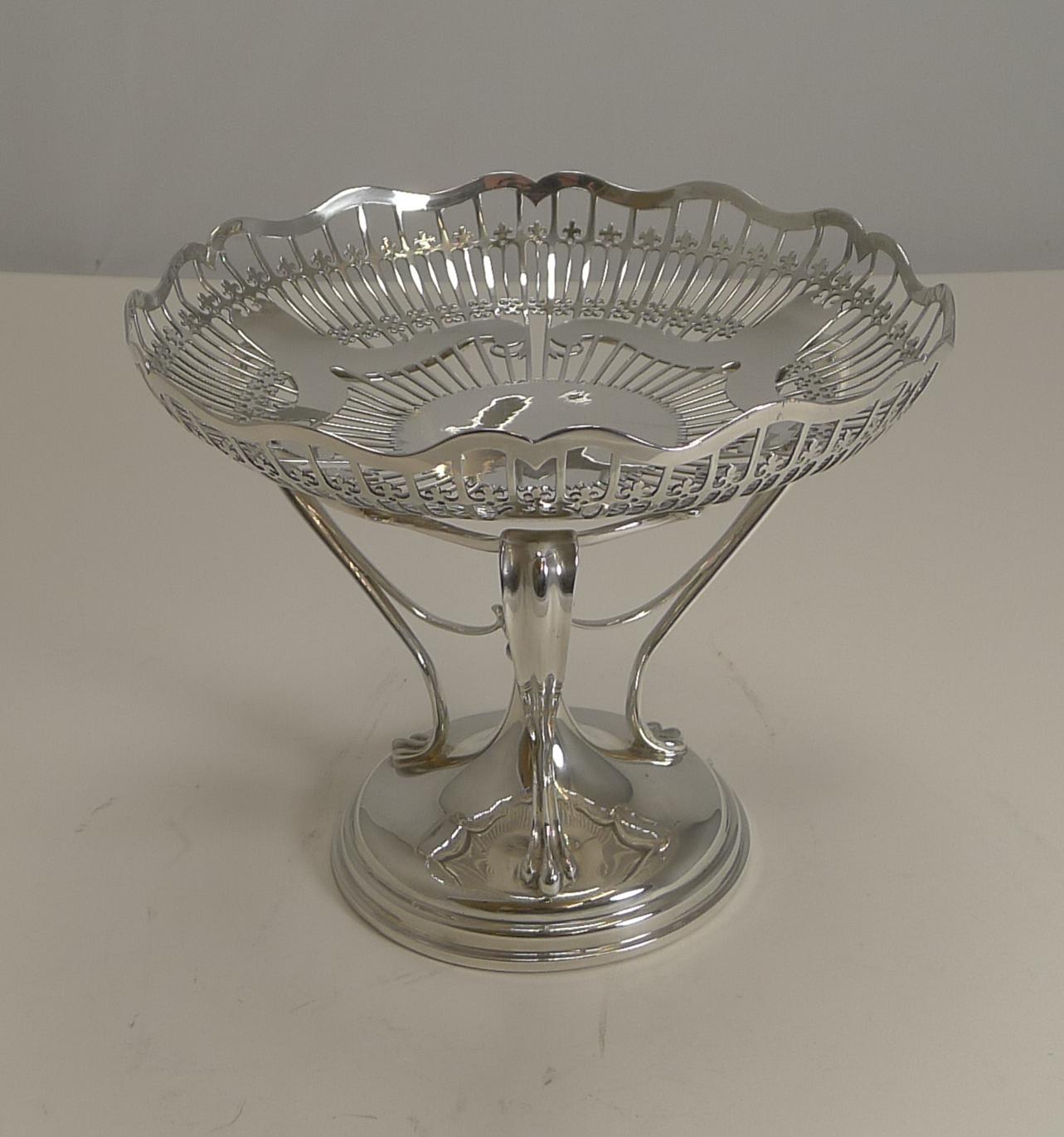 Tazza / Bol / Comport anglais ancien en argent sterling de style Art nouveau réticulé en vente 8