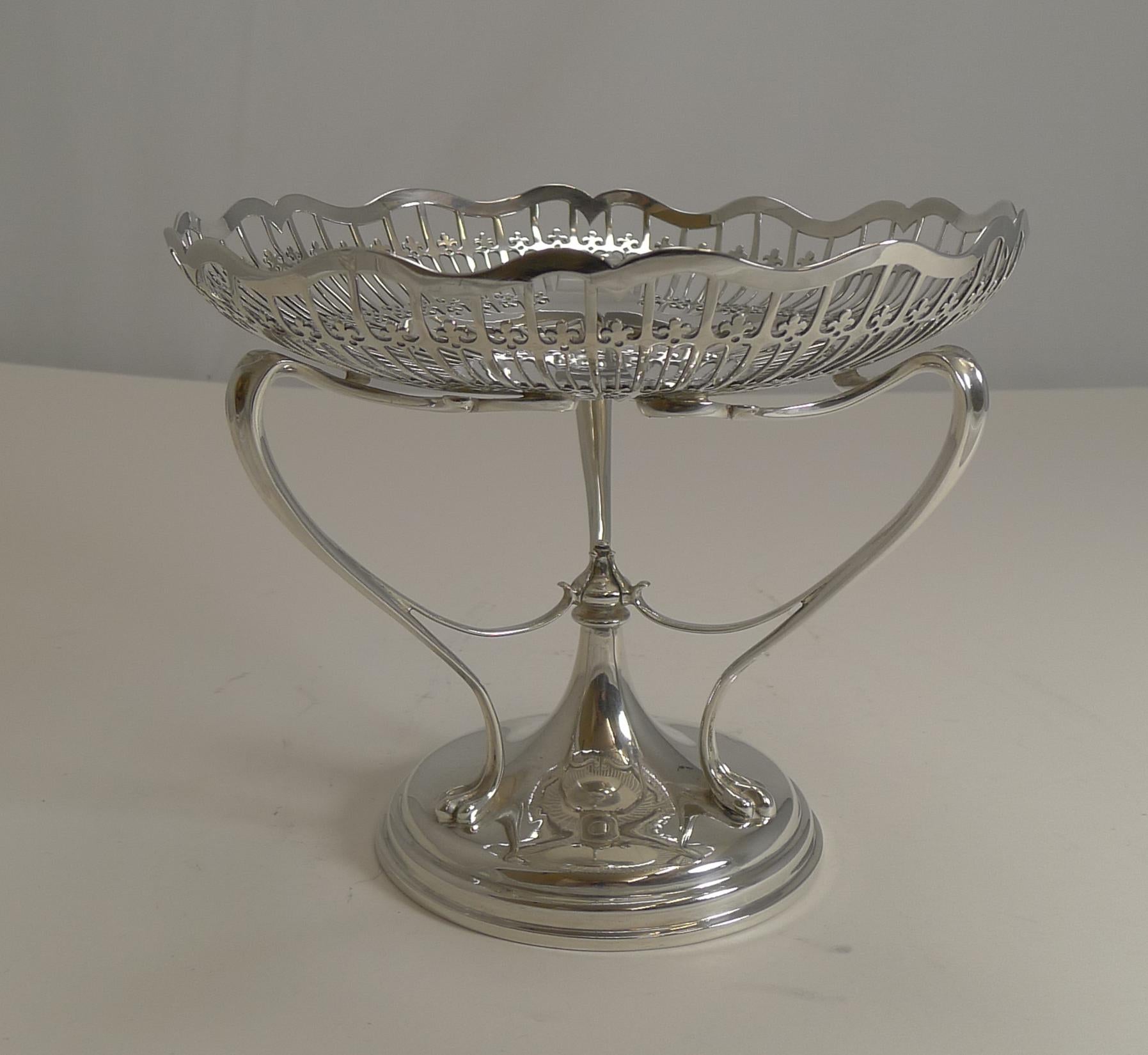 An exquisite top-quality Edwardian sterling silver comport with an Art Nouveau design seen in the organically shaped supports from the base to the bowl.

The bowl is beautifully pieced or reticulated with an elegantly shaped rim.

The silver is