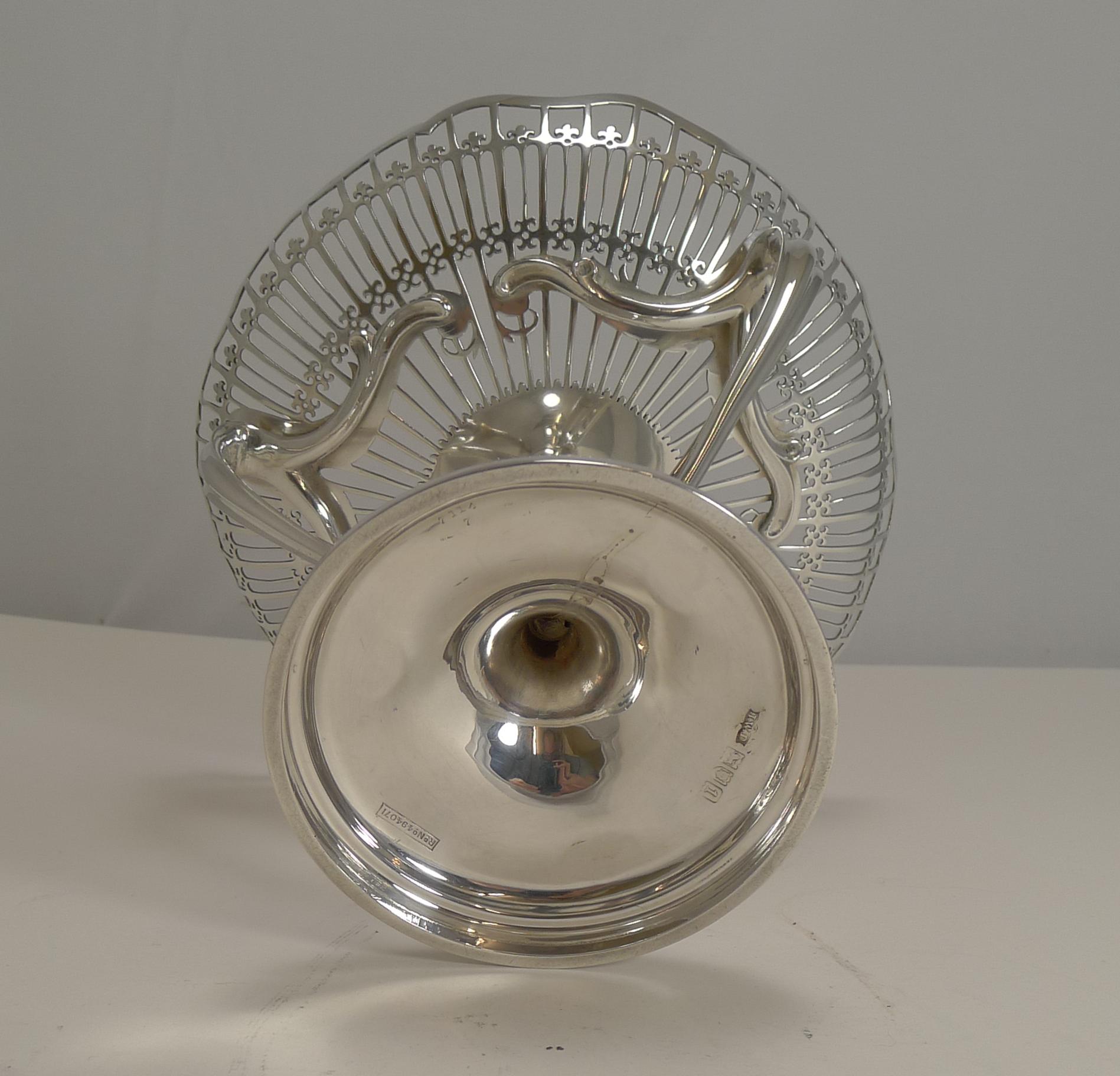 Tazza / Bol / Comport anglais ancien en argent sterling de style Art nouveau réticulé en vente 1