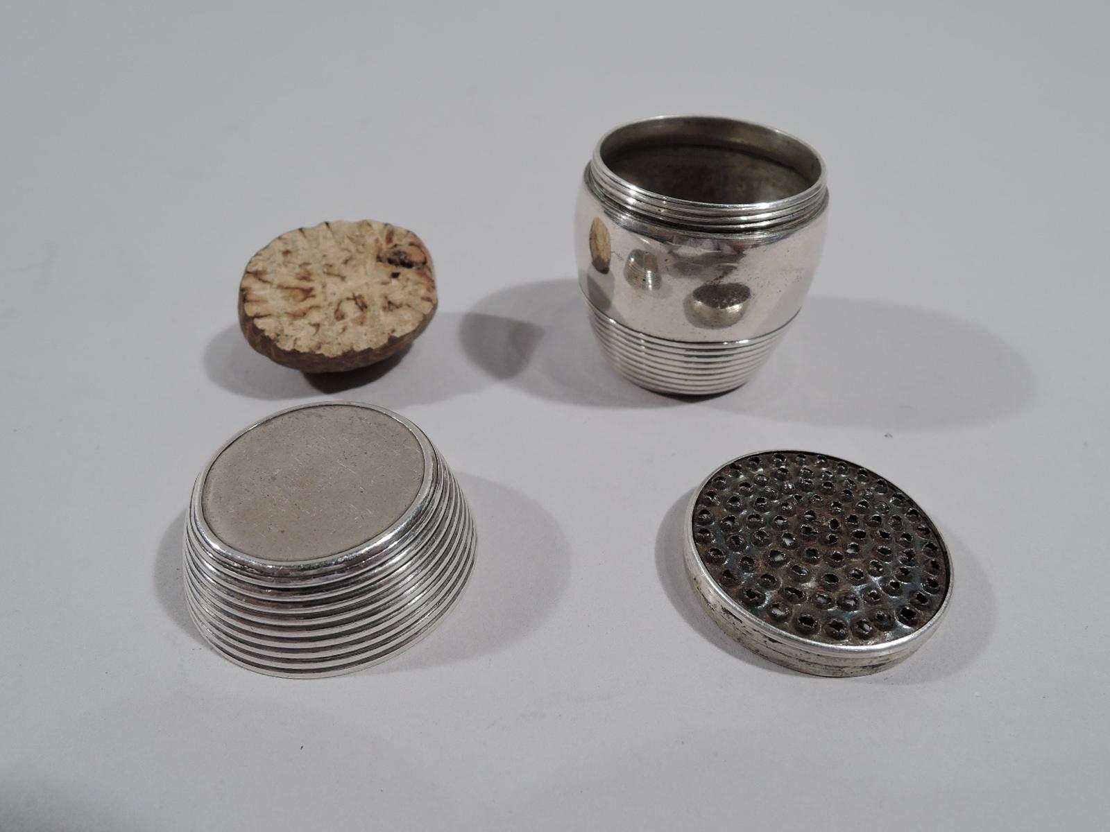 Antique English Sterling Silver Barrel Nutmeg Grater In Good Condition In New York, NY