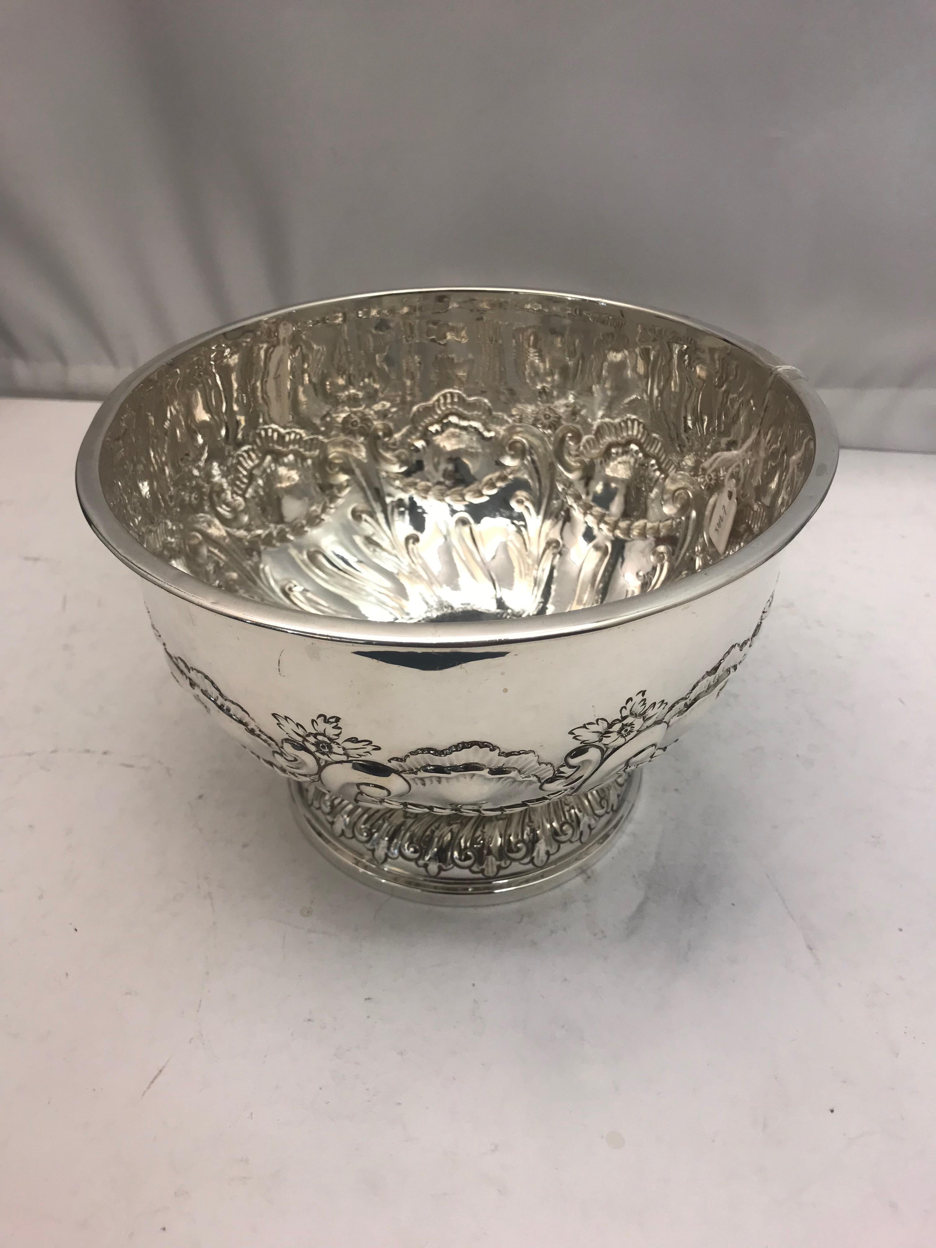 Antique English Sterling Silver Bowl, 1907 In Good Condition For Sale In London, London