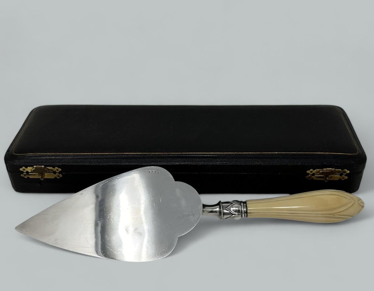 Paleta inglesa antigua de plata de ley para albañiles Mango de hueso Henry Wilkinson en venta 2