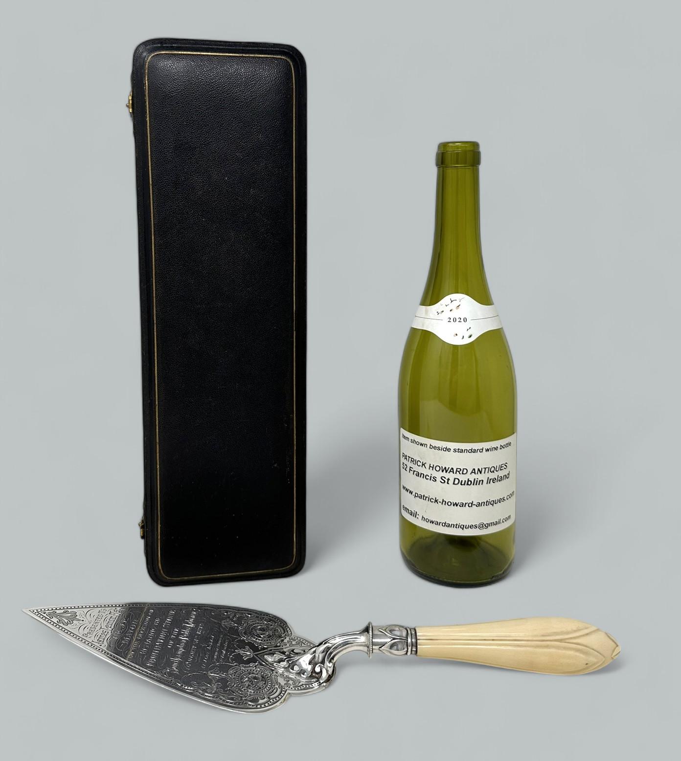 Paleta inglesa antigua de plata de ley para albañiles Mango de hueso Henry Wilkinson en venta 3