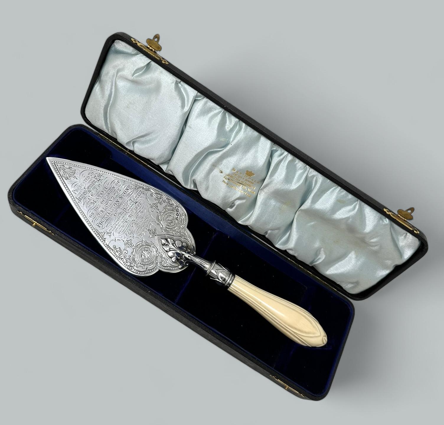 Paleta inglesa antigua de plata de ley para albañiles Mango de hueso Henry Wilkinson Victoriano en venta