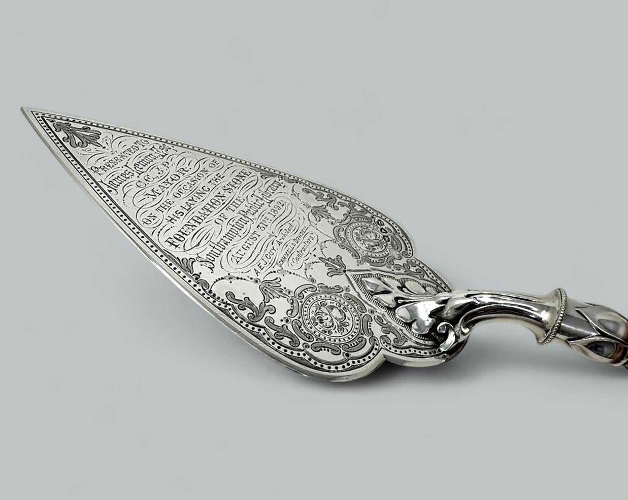 Paleta inglesa antigua de plata de ley para albañiles Mango de hueso Henry Wilkinson Plata esterlina en venta