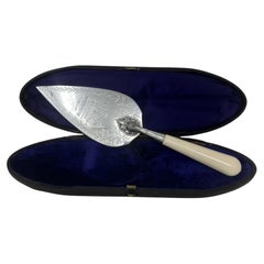 Paleta de albañil antigua de plata de ley inglesa con mango de hueso, Martin Hall, 1877