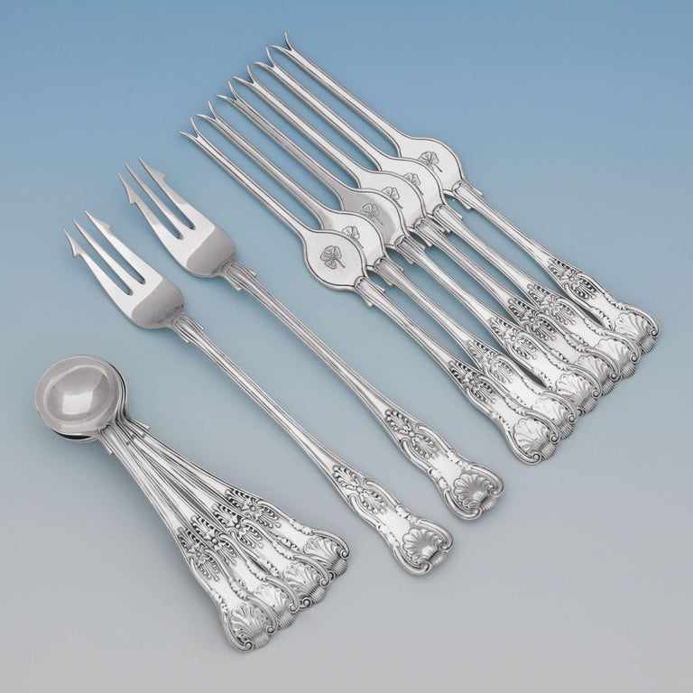 Antique English Sterling Silver Canteen of Cutlery / Flatware, Kings Pattern In Good Condition For Sale In London, London