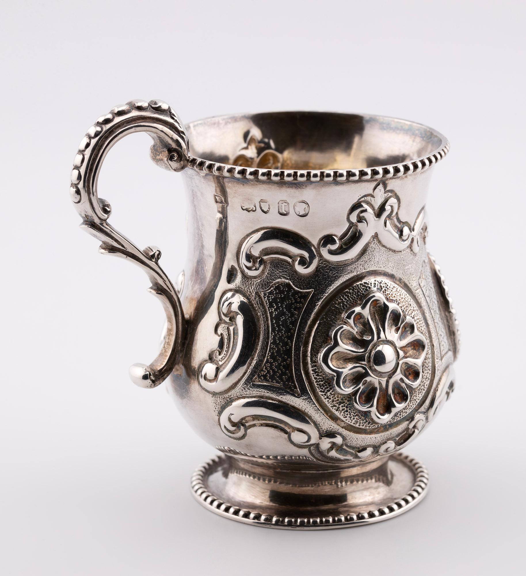 Inciso Antica tazza da battesimo inglese in argento sterling, 1858 in vendita