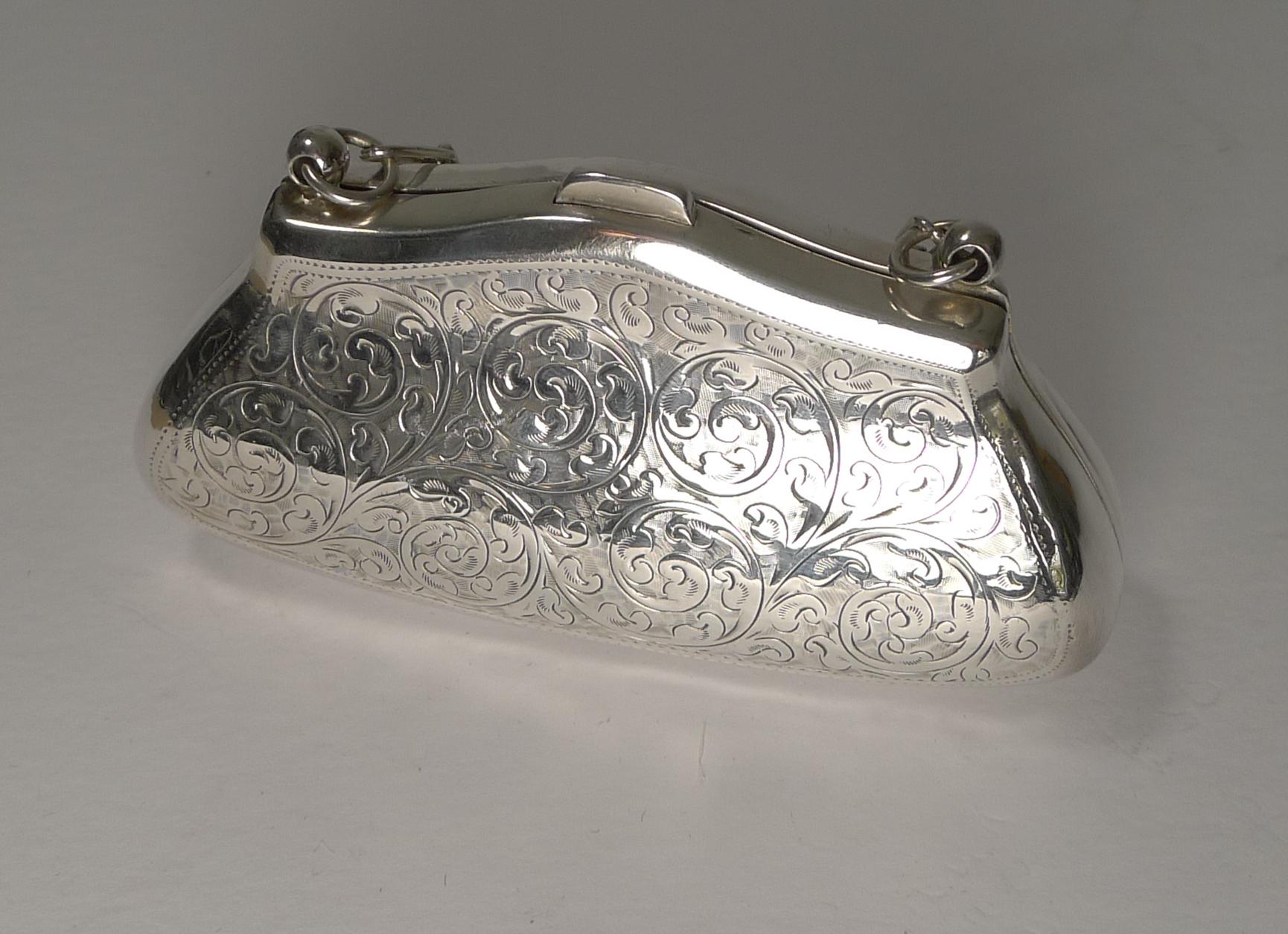 Antique English Sterling Silver Coin Purse, 1913 In Good Condition In Bath, GB