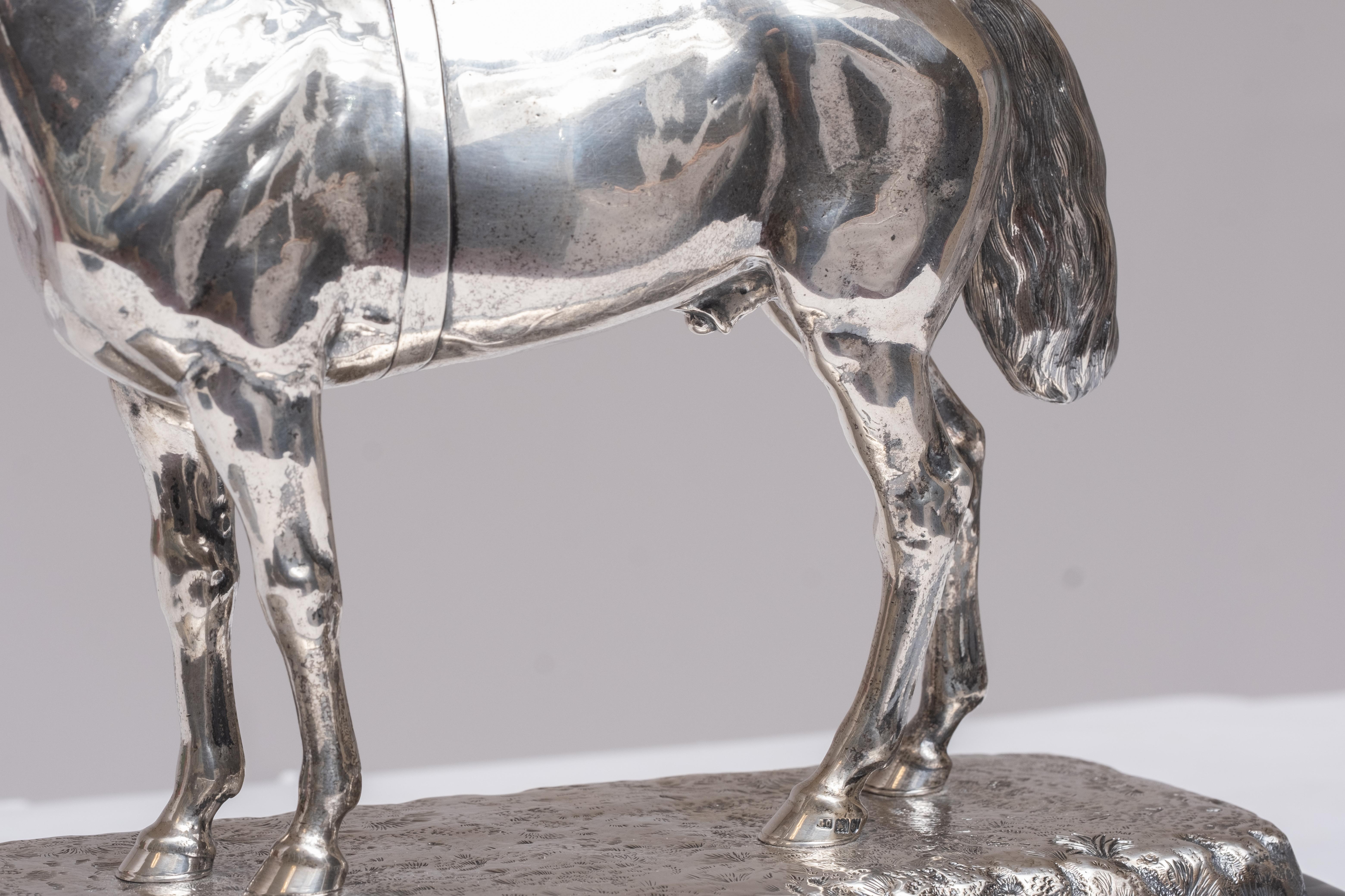 Antike englische Pferdeskulptur aus Sterlingsilber, datiert 1907 im Angebot 1