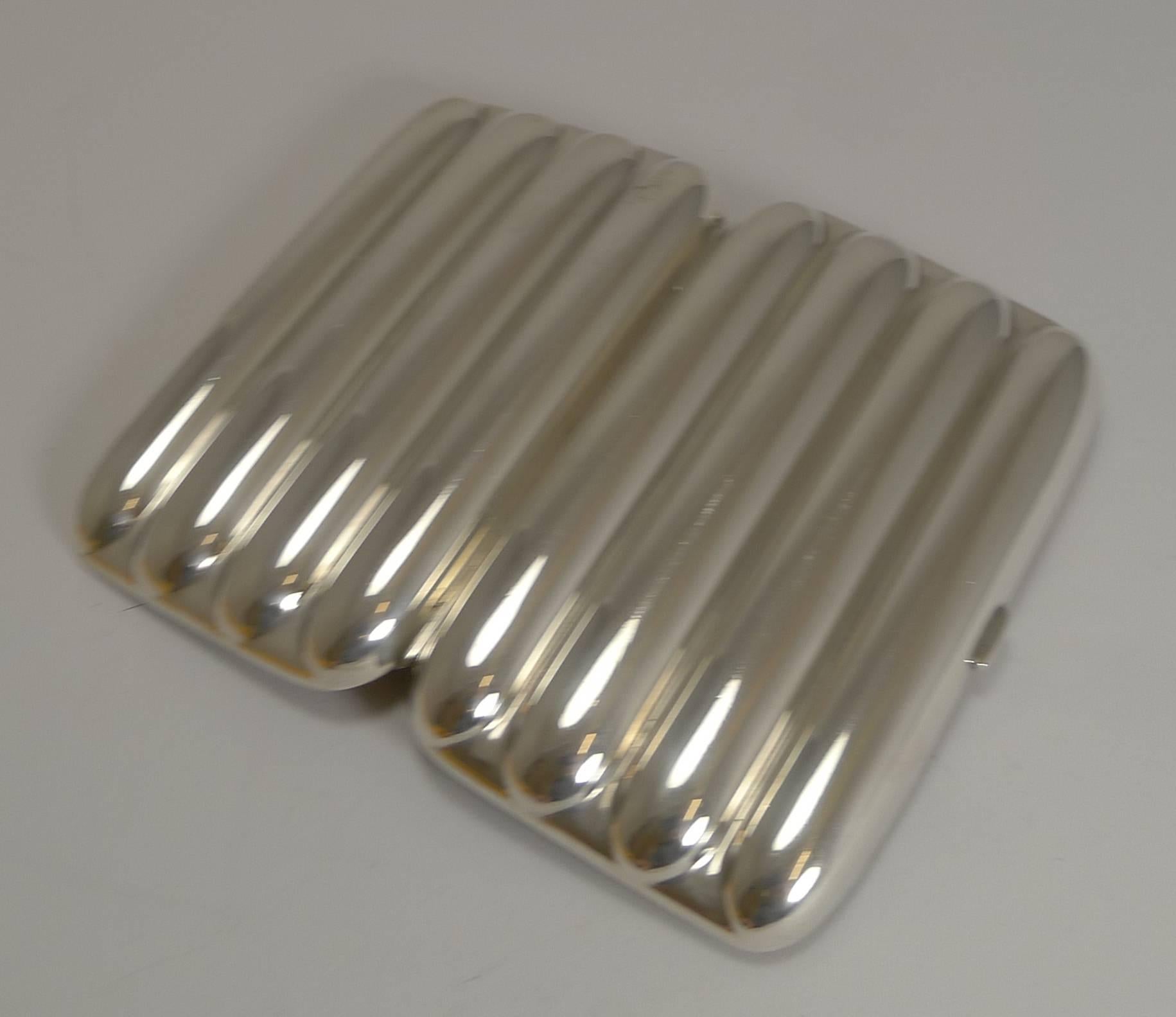 Antique English Sterling Silver Four Finger Cigar Case by Mappin Brothers, 1910 In Excellent Condition In Bath, GB
