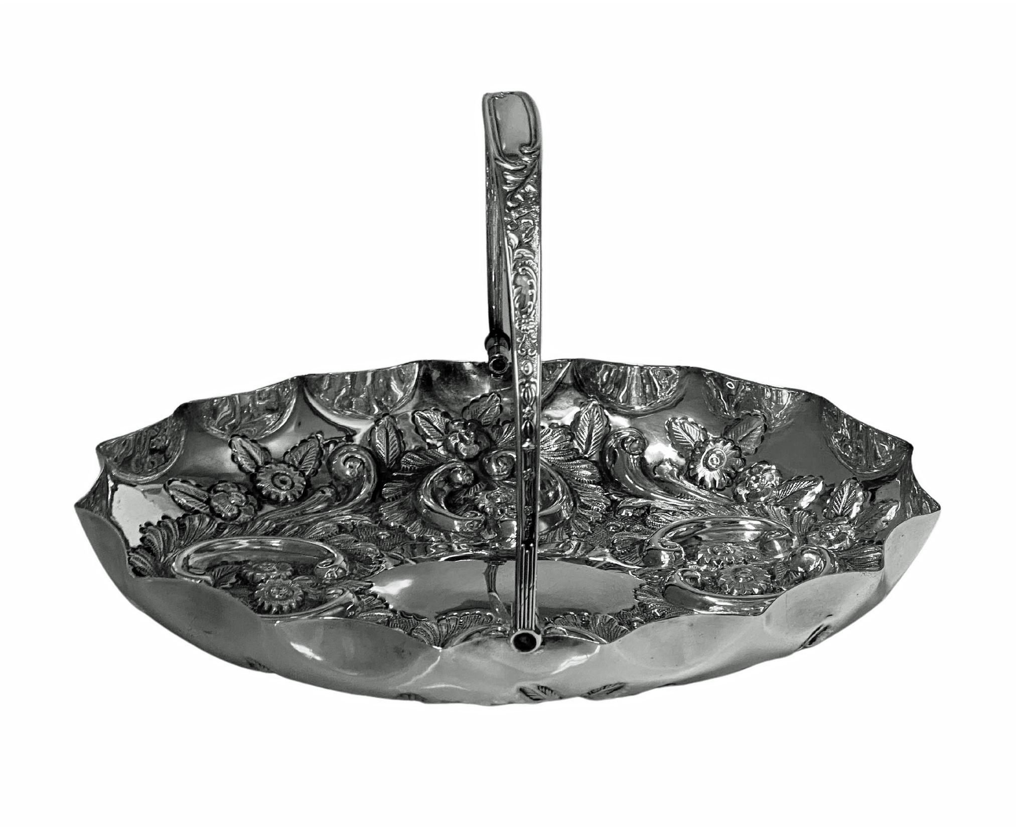 Early 20th Century Antique English Sterling Silver Fruit Basket Birmingham 1902 For Sale