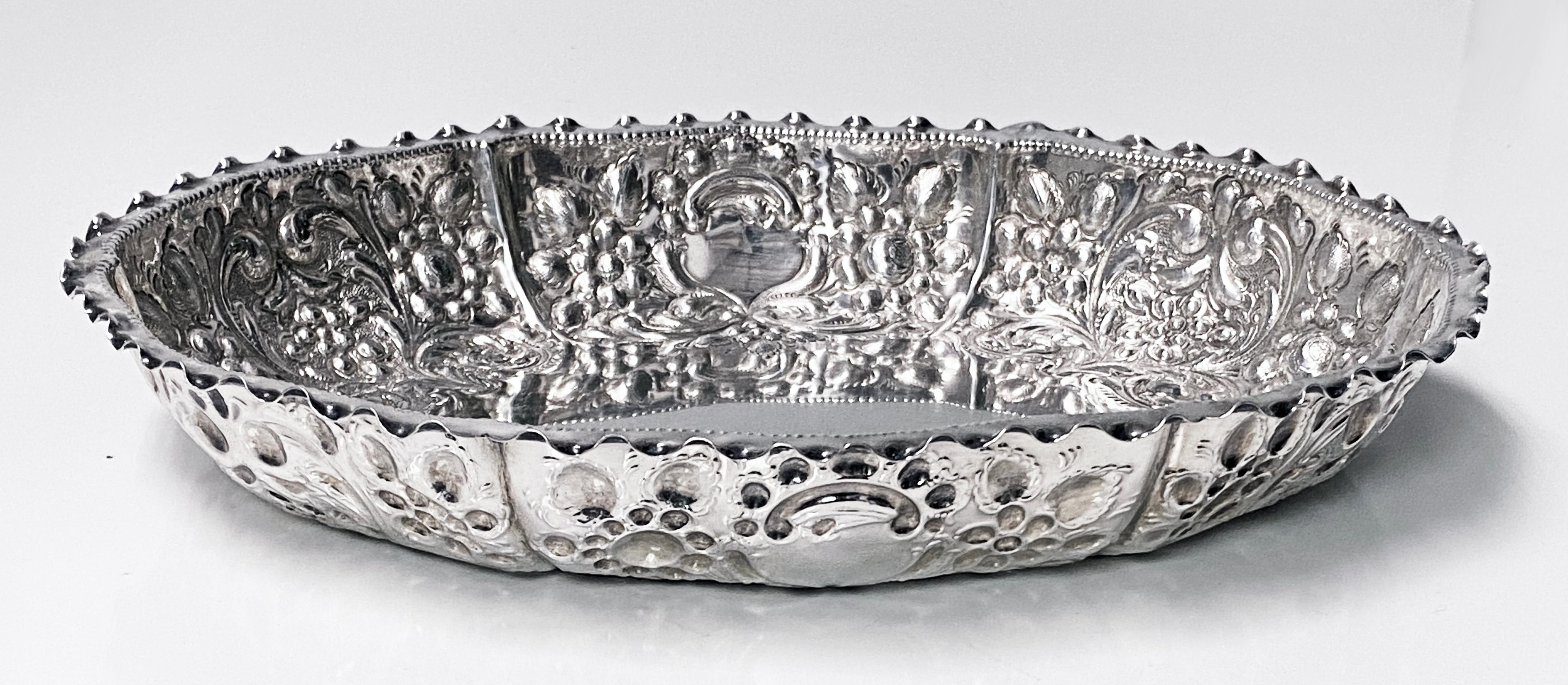 Antique English Sterling Silver Fruit Dish 1895 William Padley.  In Good Condition For Sale In Toronto, Ontario