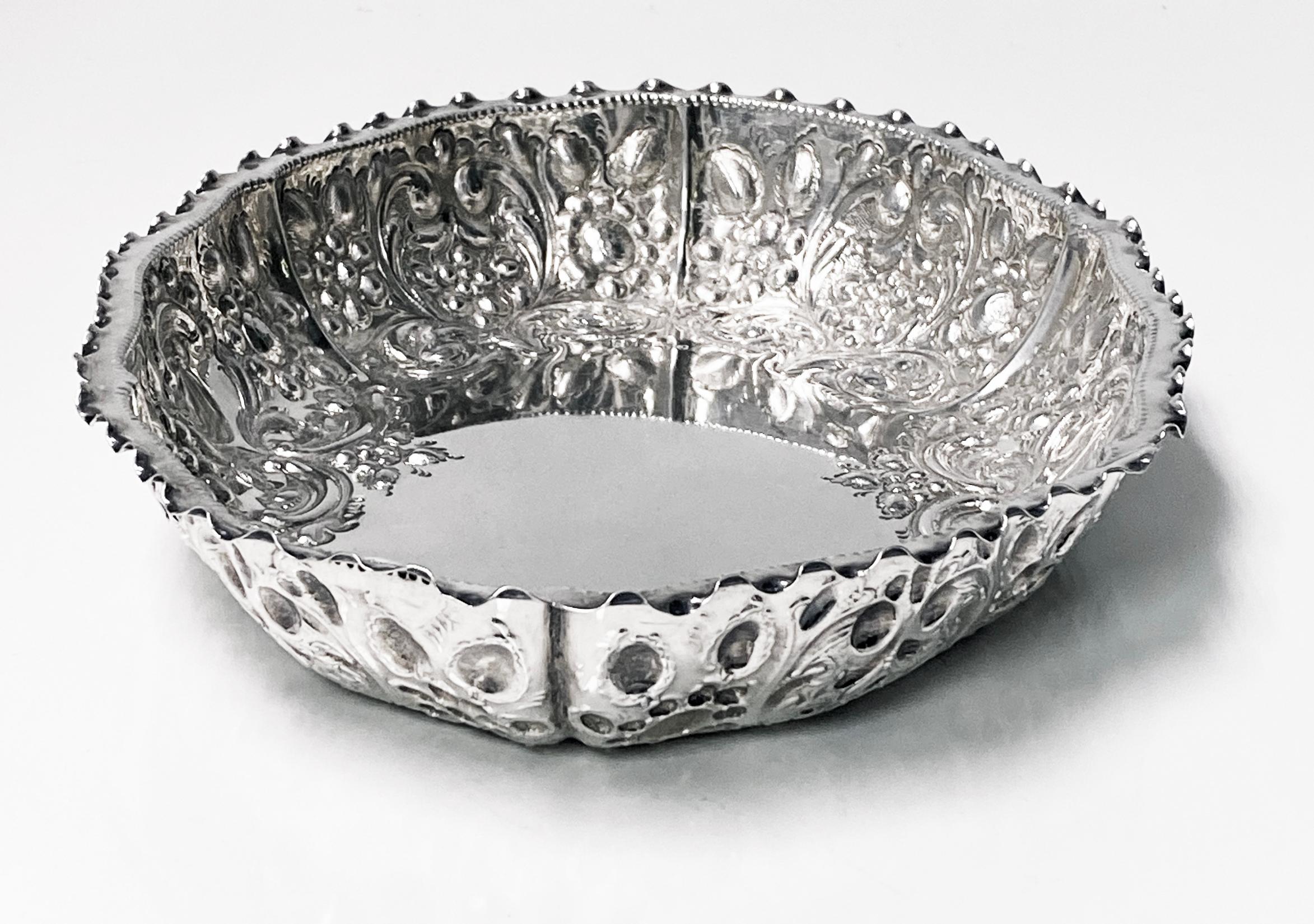 Antique English Sterling Silver Fruit Dish 1895 William Padley.  For Sale 1