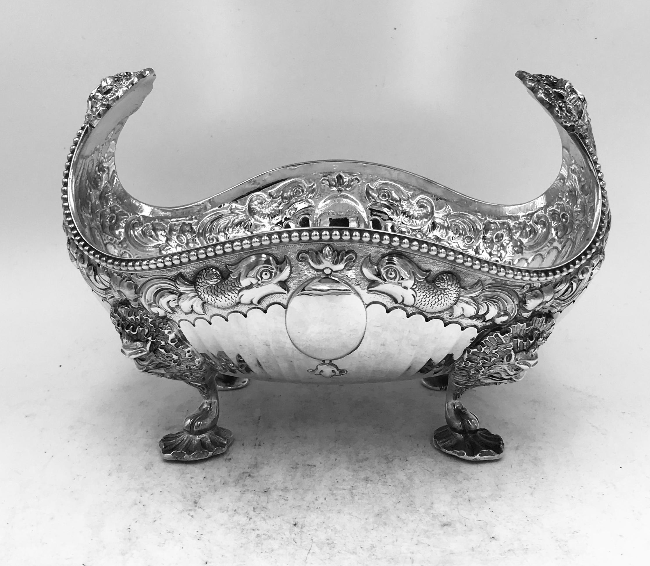 An antique English sterling silver fruit dish of oval form standing on four lion-mask feet. Made by D & J Welby and hallmarked London 1912.