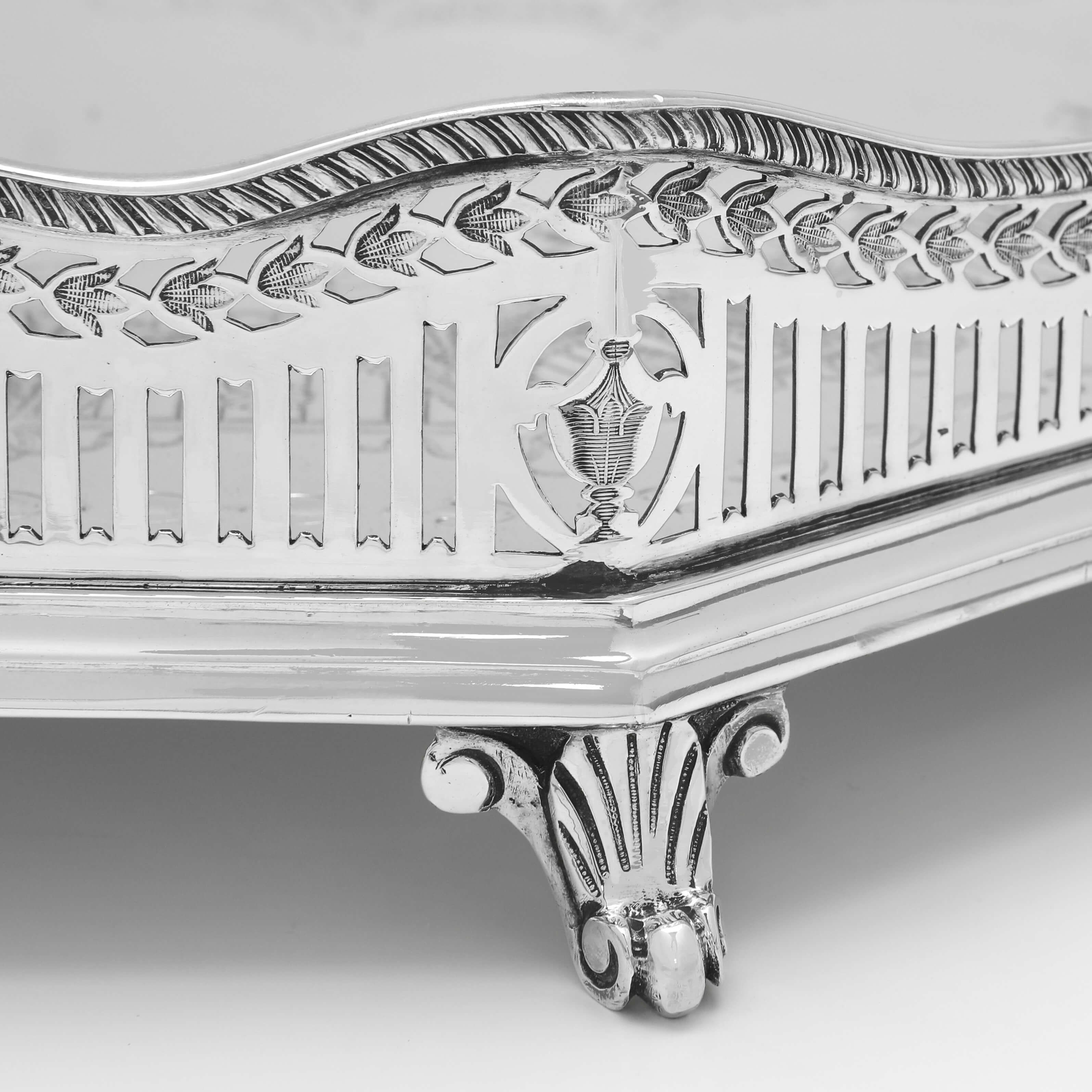 Début du 20ème siècle Plateau de galerie anglais ancien en argent sterling - Sheffield 1917 - 142 onces troy en vente