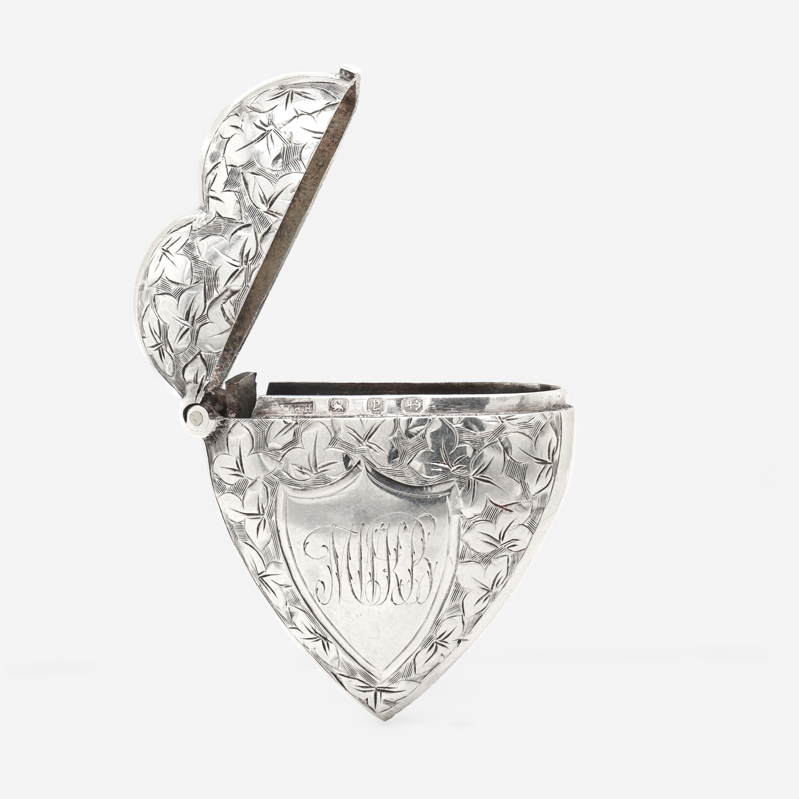 Antique English Sterling Silver Heart Match Safe / Vesta by William Hair Haseler In Good Condition For Sale In Philadelphia, PA