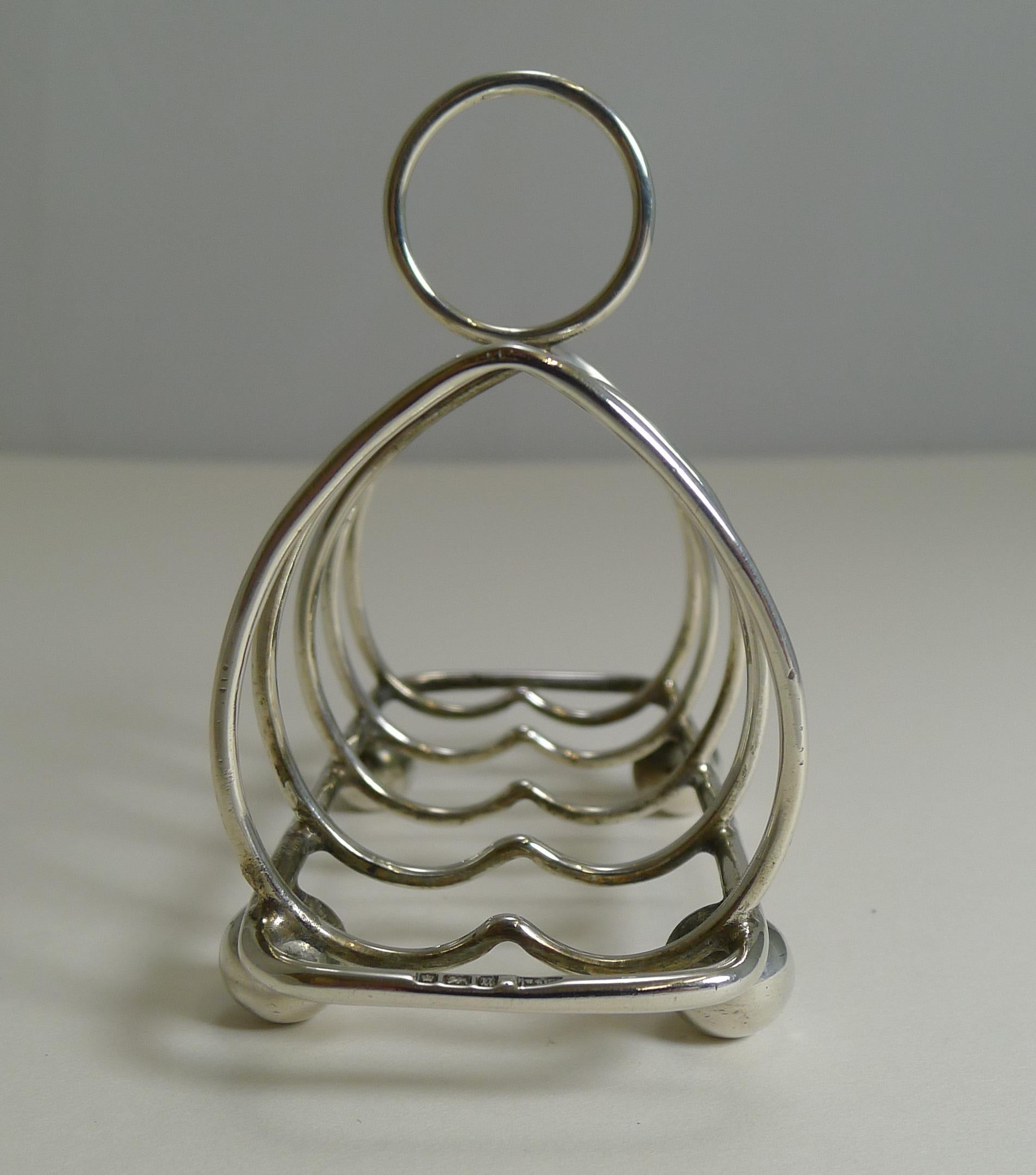 Antique English Sterling Silver Heart Toast Rack, 1912 by Walker and Hall In Good Condition In Bath, GB