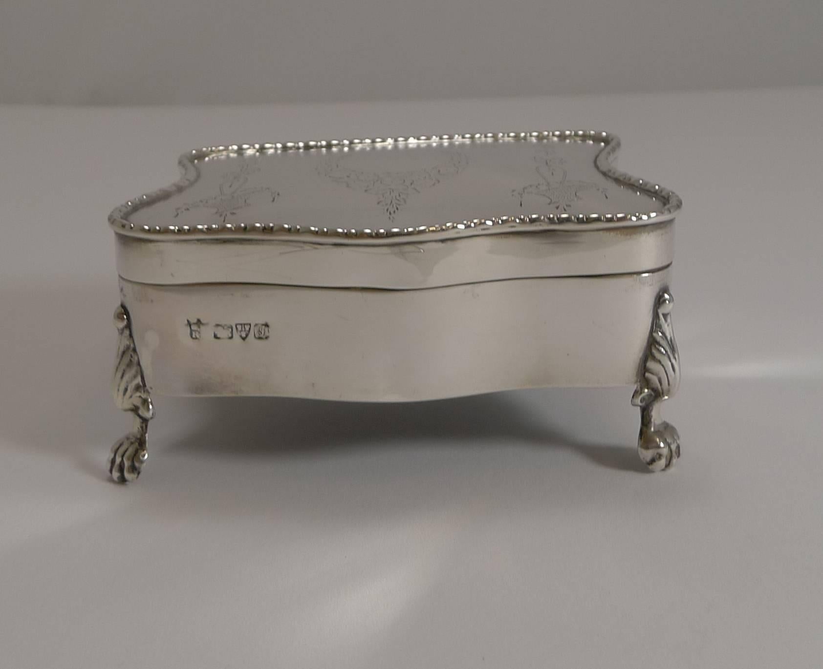 Antique English Sterling Silver Jewelry Box, 1911 In Excellent Condition In Bath, GB