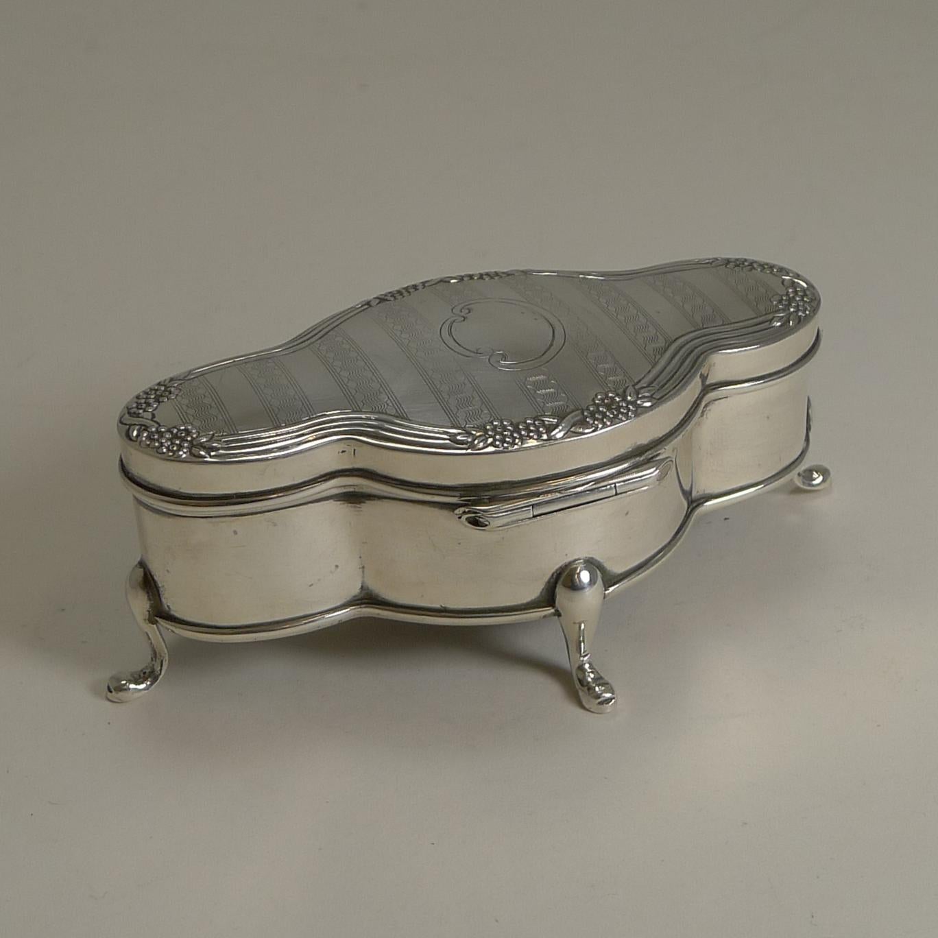 Antique English Sterling Silver Jewelry or Ring Box, 1914 1