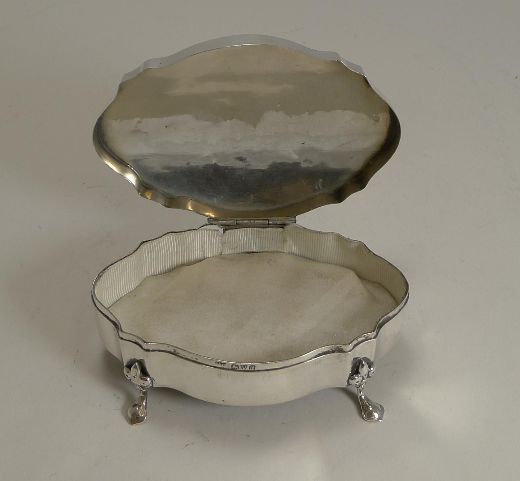 Antique English Sterling Silver Jewelry / Ring Box - Fleur-de-Lys 3