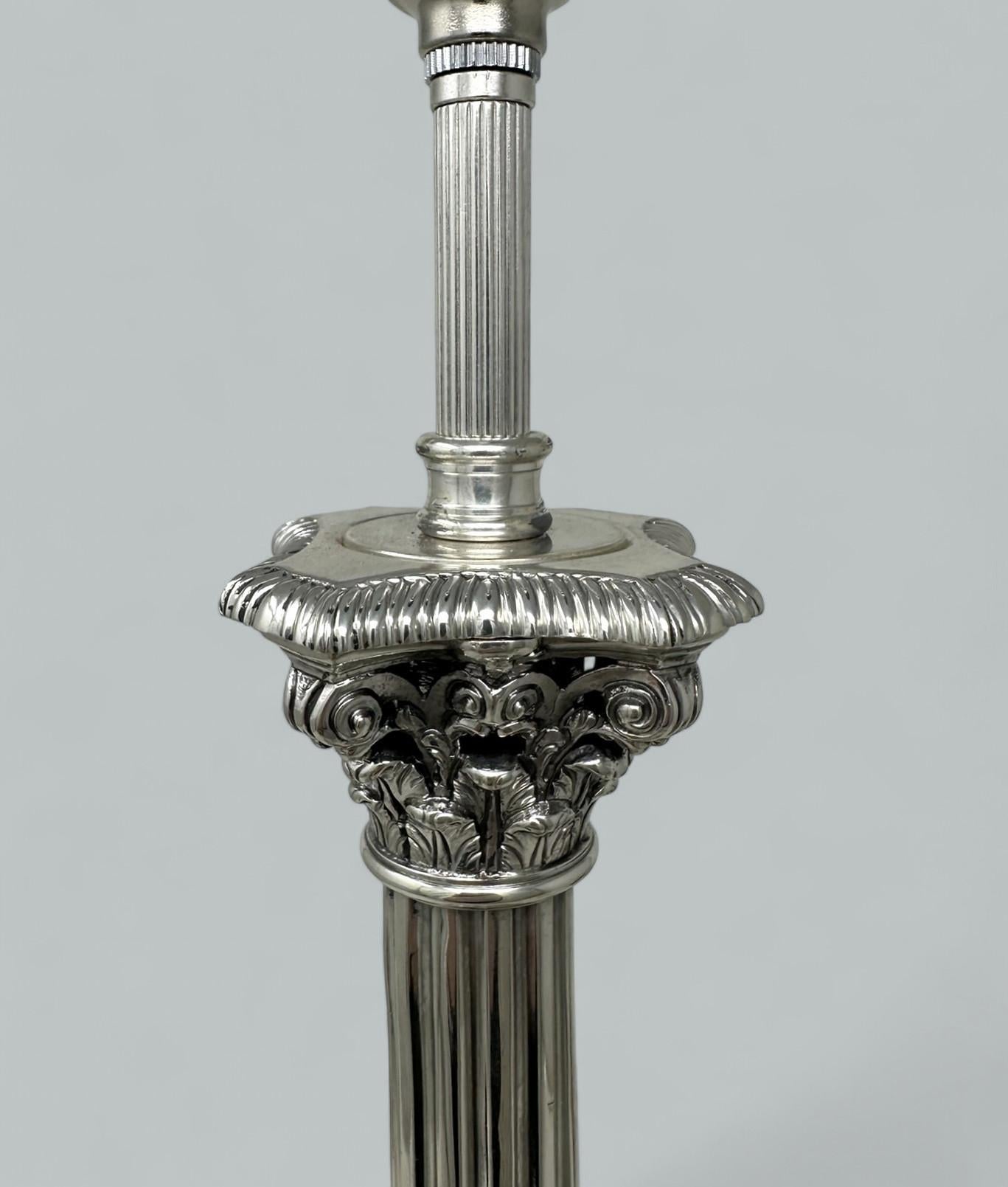 Antike englische Sterling Silber Marmor korinthische Säule Tischlampe im Zustand „Gut“ im Angebot in Dublin, Ireland