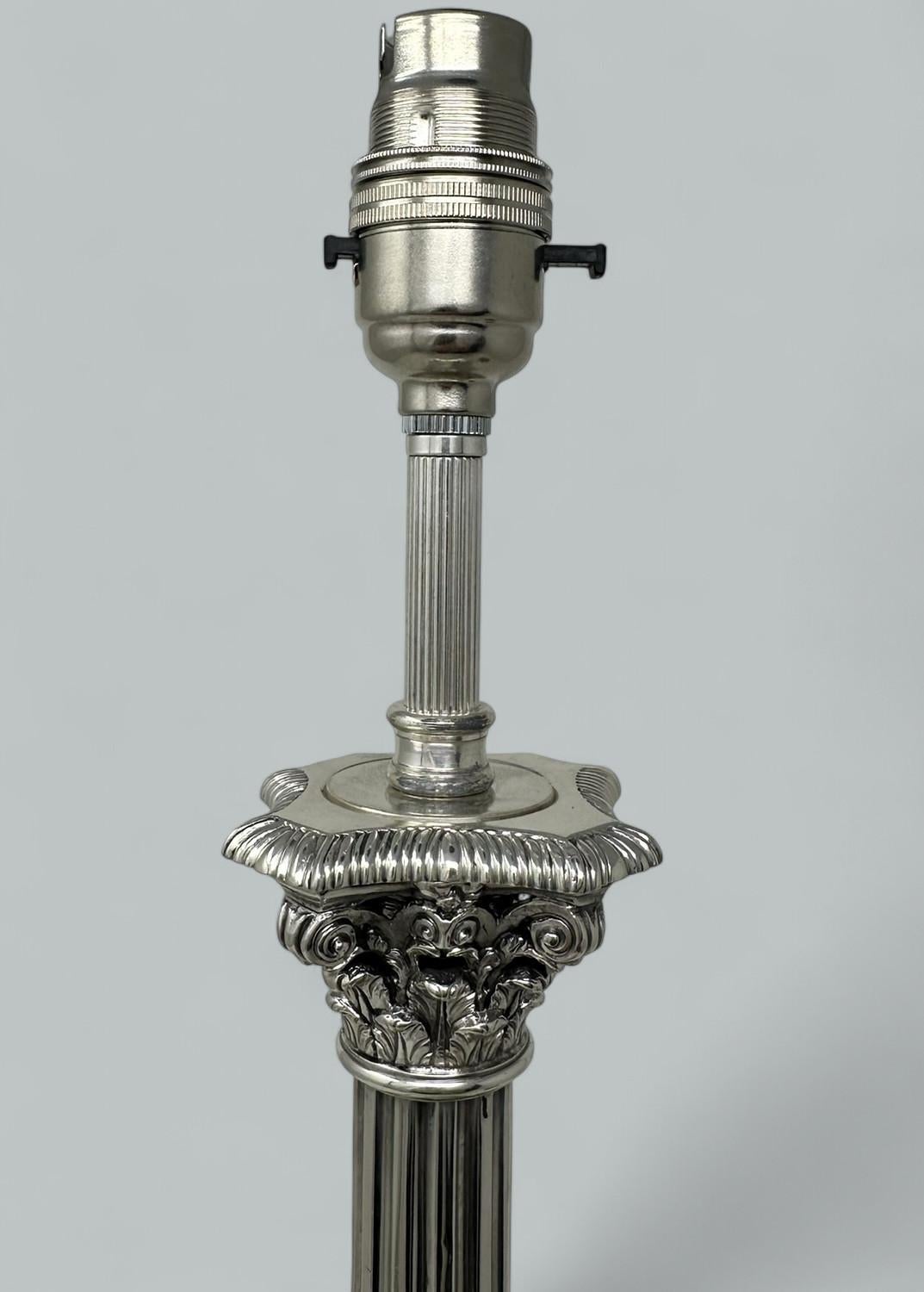 Antike englische Sterling Silber Marmor korinthische Säule Tischlampe im Angebot 3