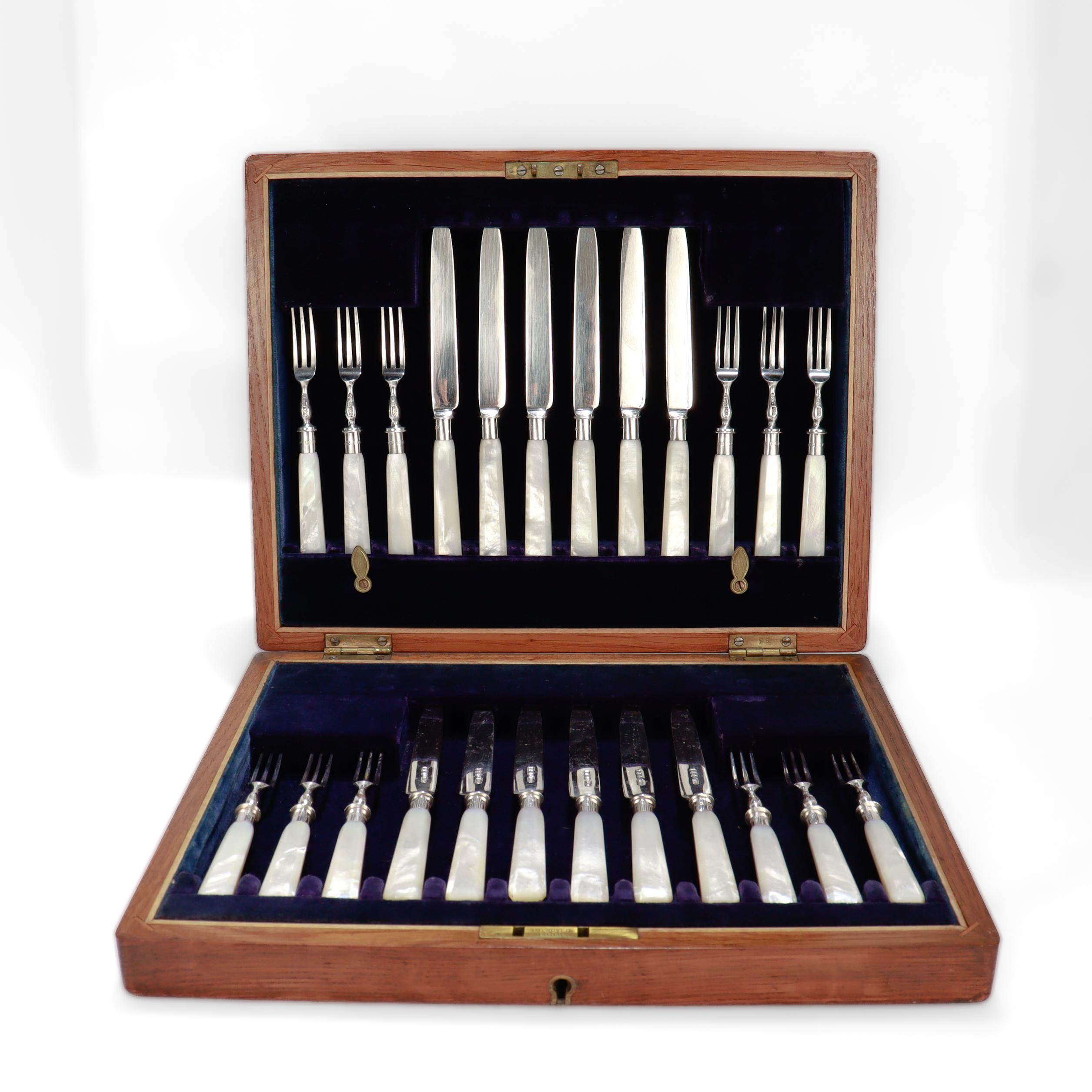 A fine antique Edwardian boxed fruit or dessert set.

By Wilson & Gill of Sheffield, England.

Comprising 12 3-tine forks and 12 knives.

Each with a chamfered mother-of-pearl handle and solid sterling silver blades or tines.

Dated for 1921.

Fully