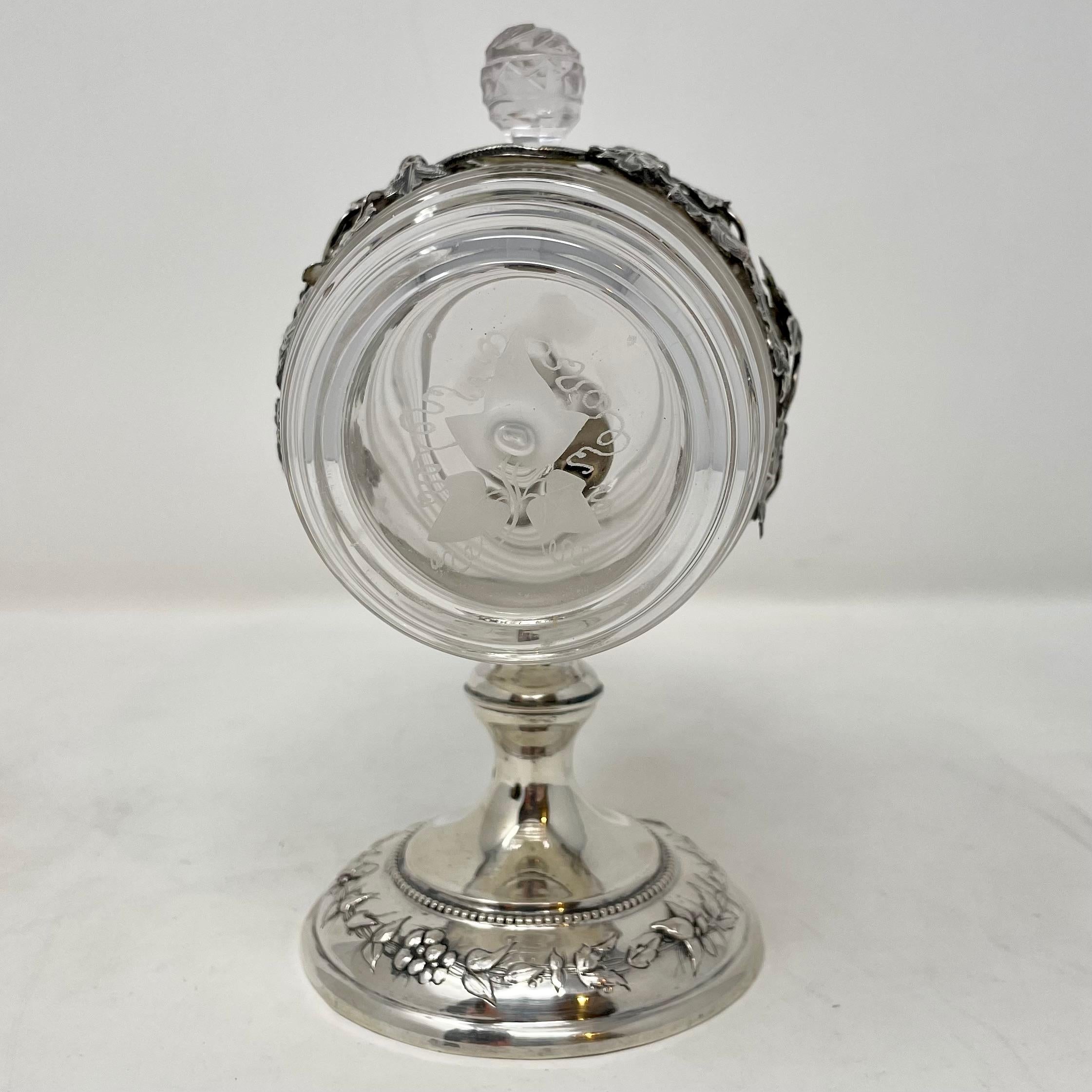 Beautiful Antique English Edwardian cut crystal whiskey barrel decanter with sterling silver mounts, circa 1880-1890.
Hallmarked.