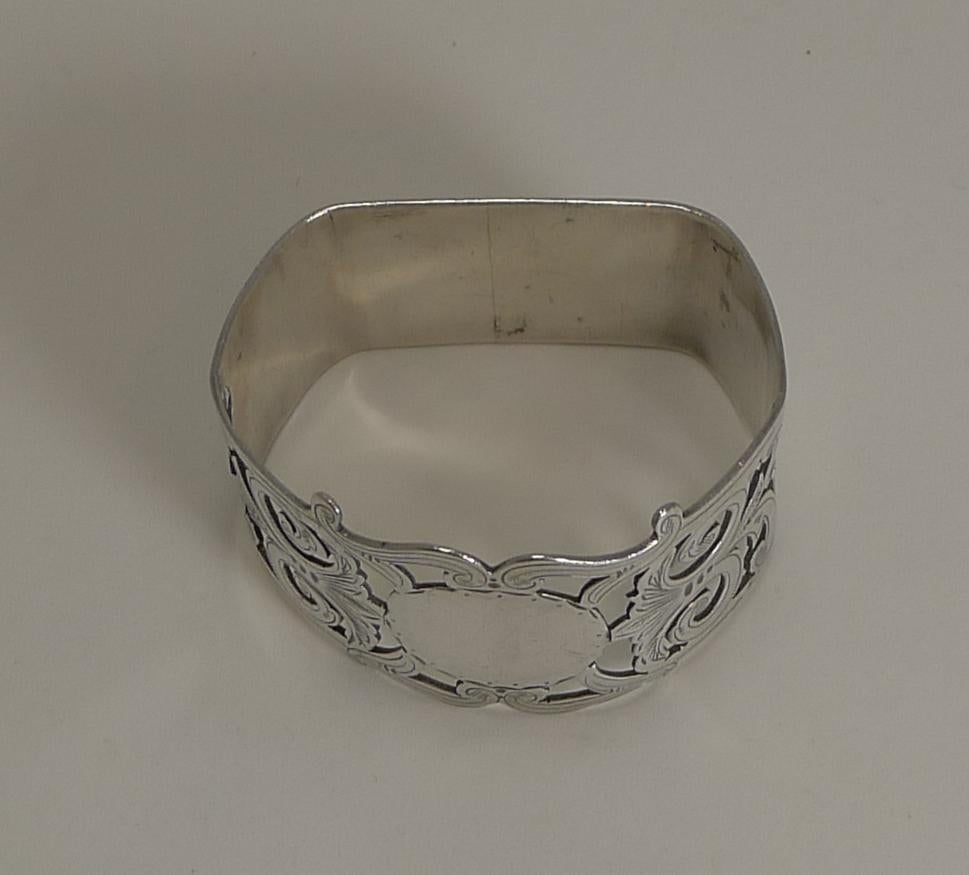 A lovely English Edwardian napkin ring with a 