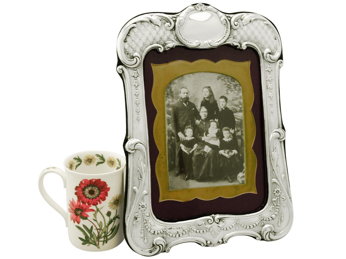 An exceptional, fine and impressive antique George V English sterling silver photograph frame; an addition to our ornamental silverware collection.

This exceptional George V sterling silver photograph frame has a shaped rectangular form.

The