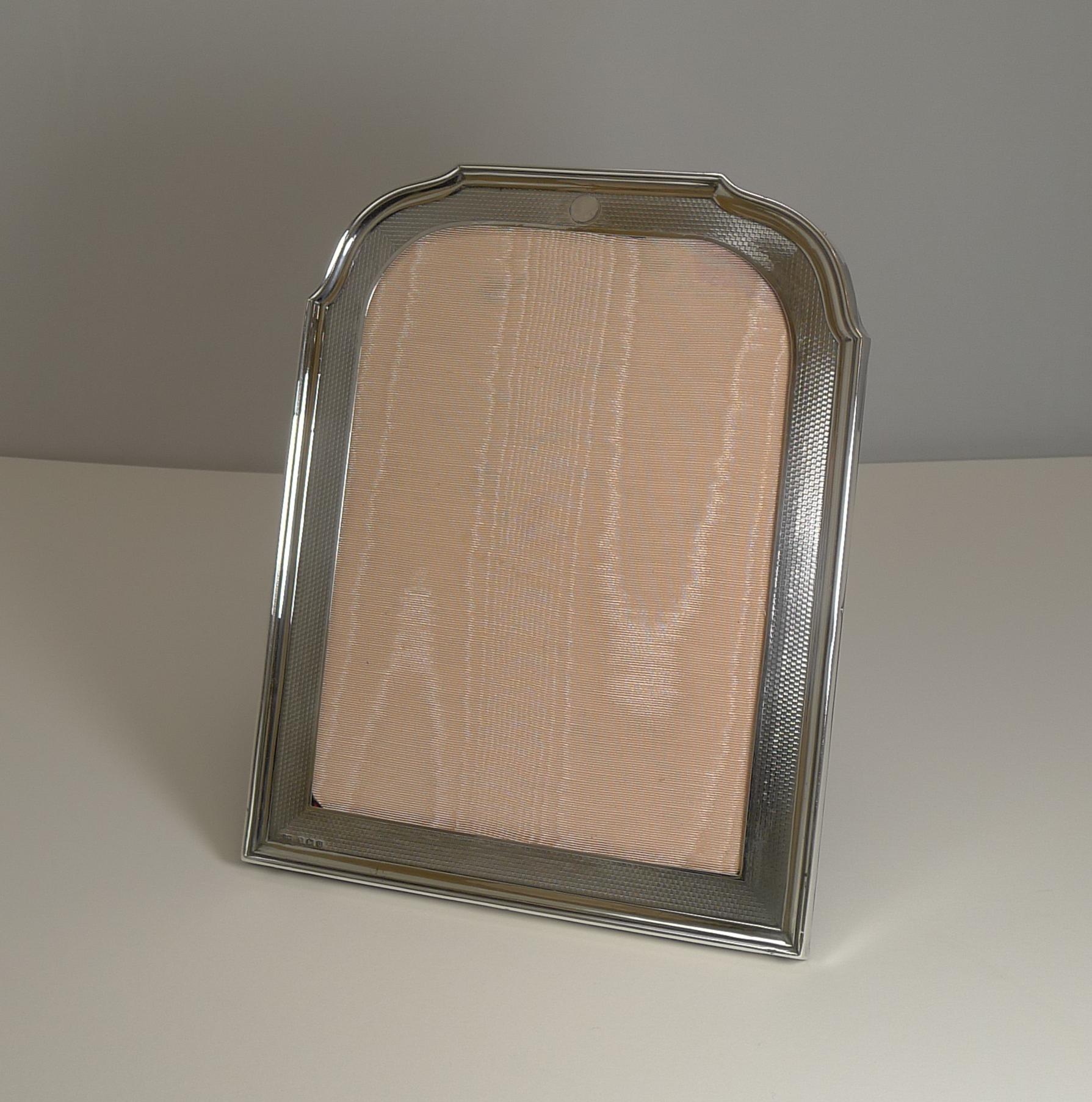 Antique English Sterling Silver Photograph / Picture Frame, Engine Turned In Good Condition In Bath, GB