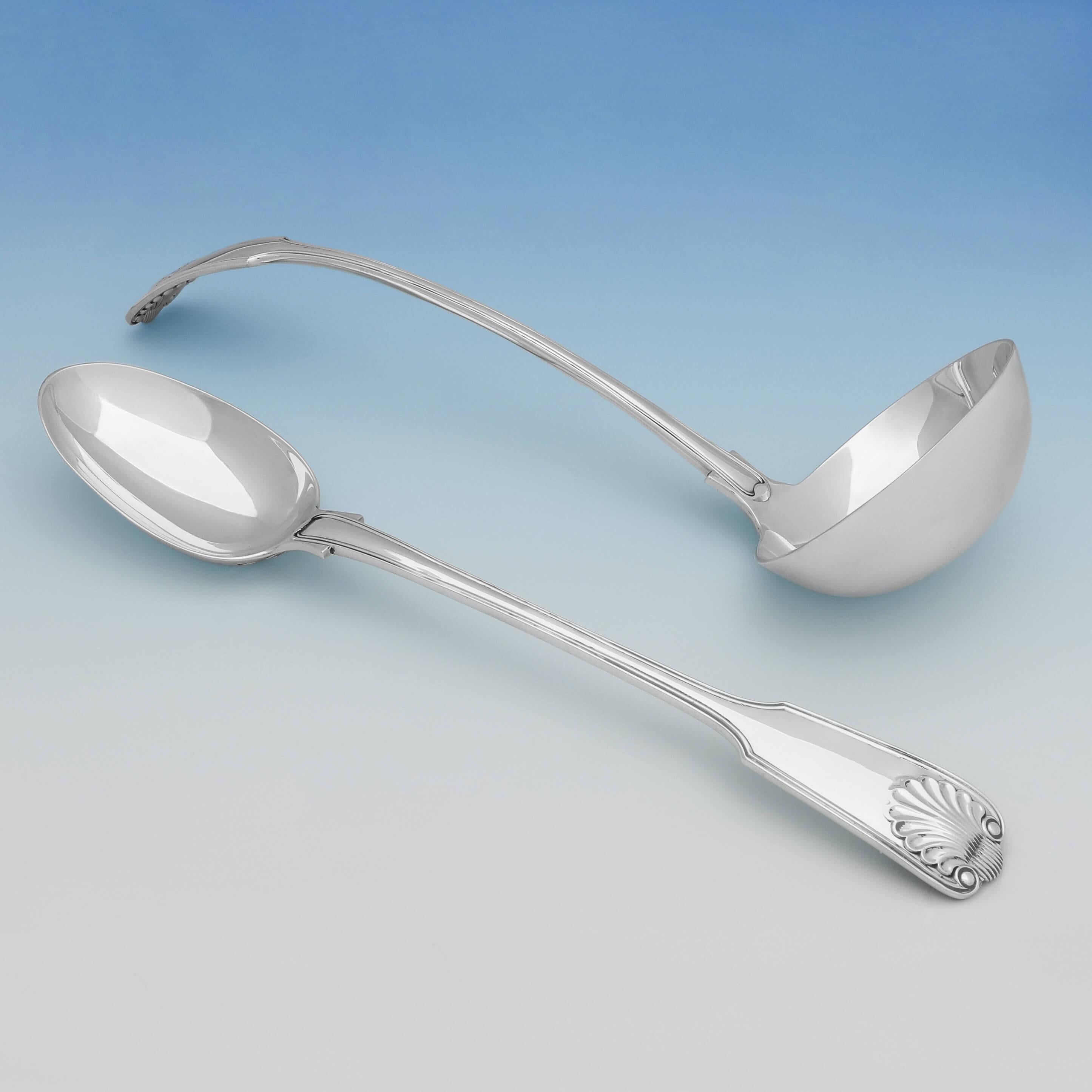 Fin du XIXe siècle Ensemble de couverts anglais antique en argent sterling Fiddle Thread & Shell  en vente