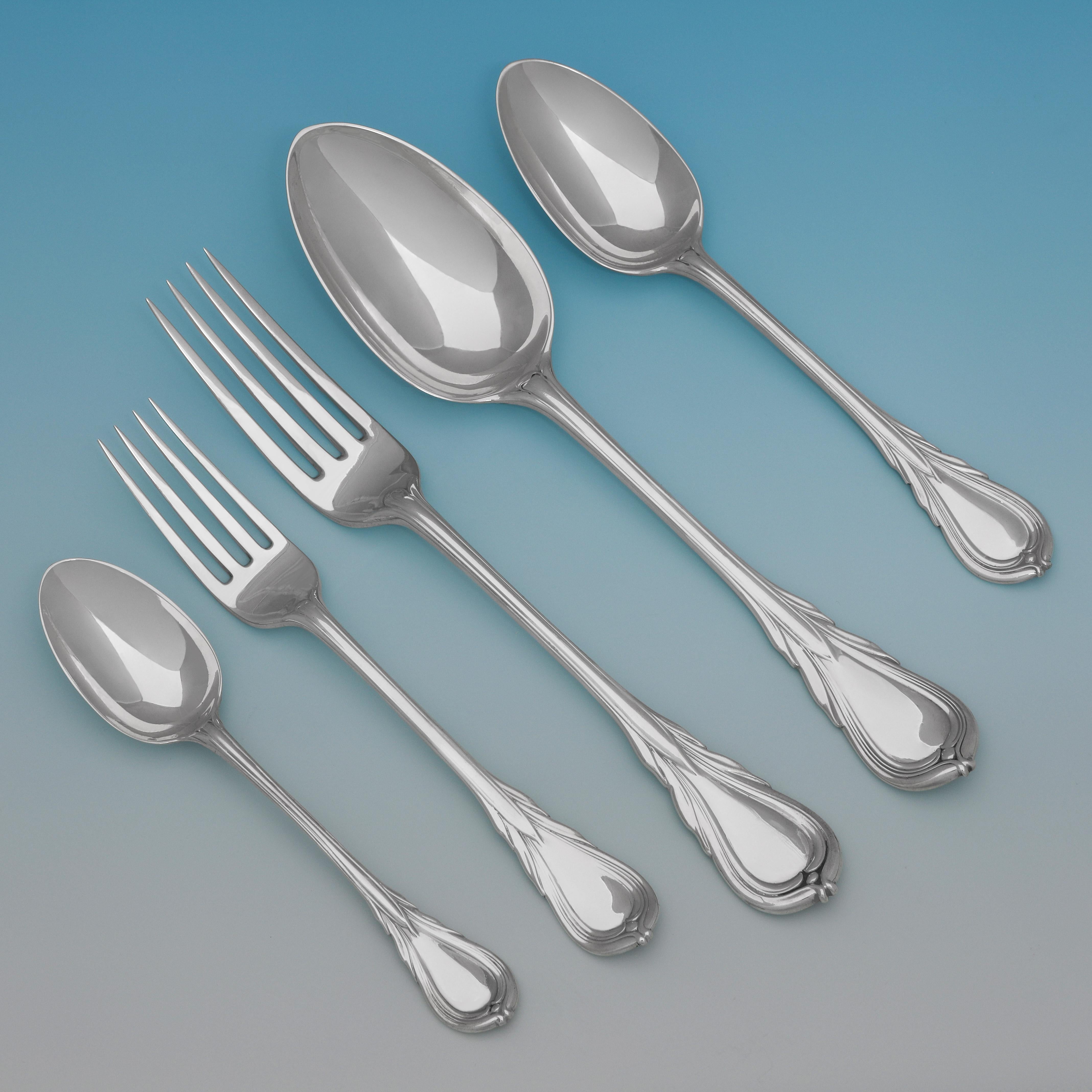 A single maker, mixed years set of antique sterling silver lily pattern flatware, made in London between 1852 and 1873 by George Adams.

Sold with modern Lilly pattern sterling silver knives. 
Each place setting provided in a tarn proof cutlery