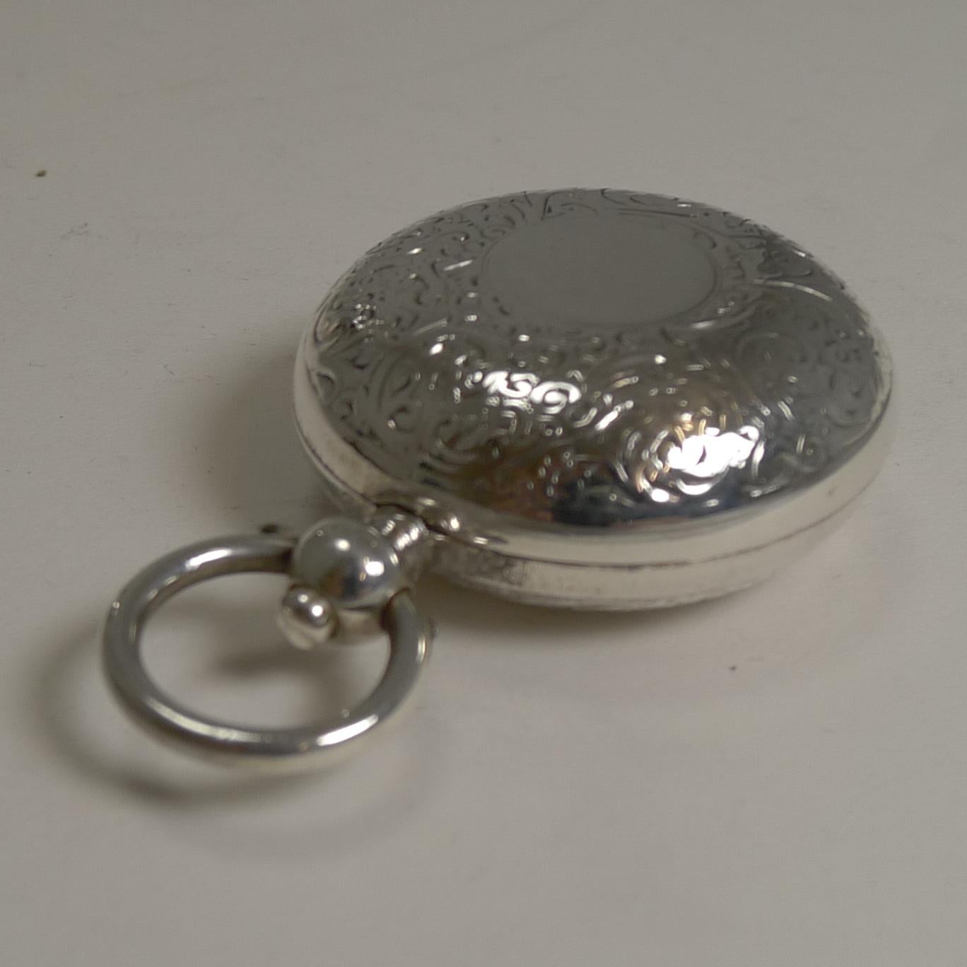 Antique English Sterling Silver Sovereign Case, 1901 In Good Condition In Bath, GB