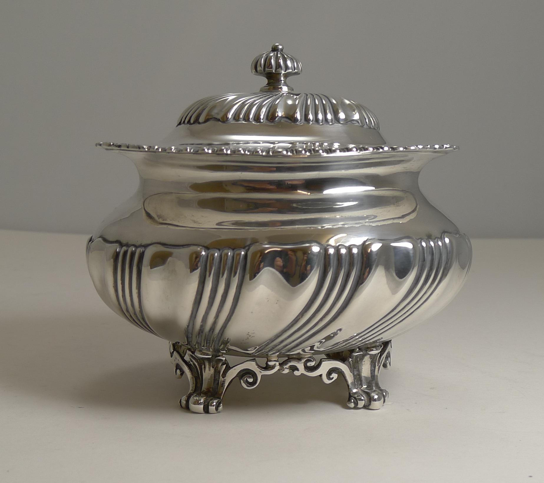 Antique English Sterling Silver Tea Caddy, London, 1909 In Good Condition In Bath, GB