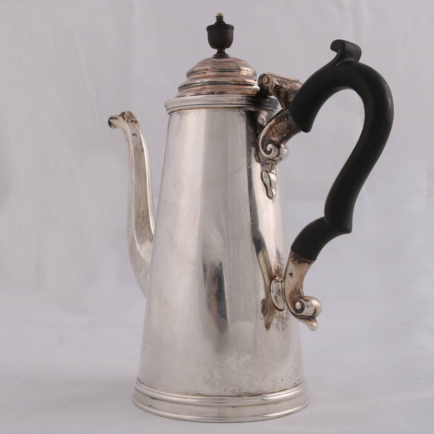 Antique English Sterling Silver Tea Pot by James Dixon & Sons, circa 1910 In Good Condition In Big Flats, NY