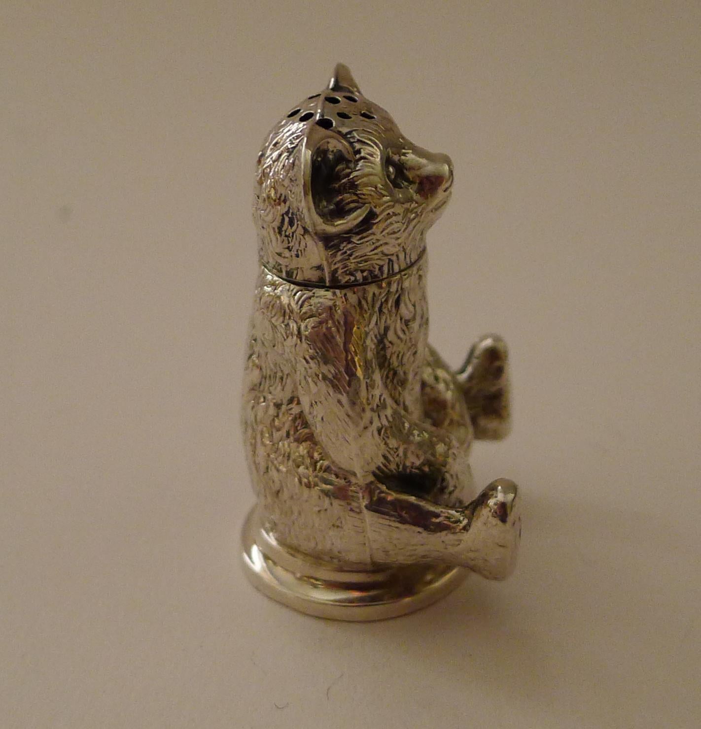 Antiker englischer Teddybär-Pfeffertopf aus Sterlingsilber aus Sterlingsilber - 1905 im Zustand „Gut“ im Angebot in Bath, GB