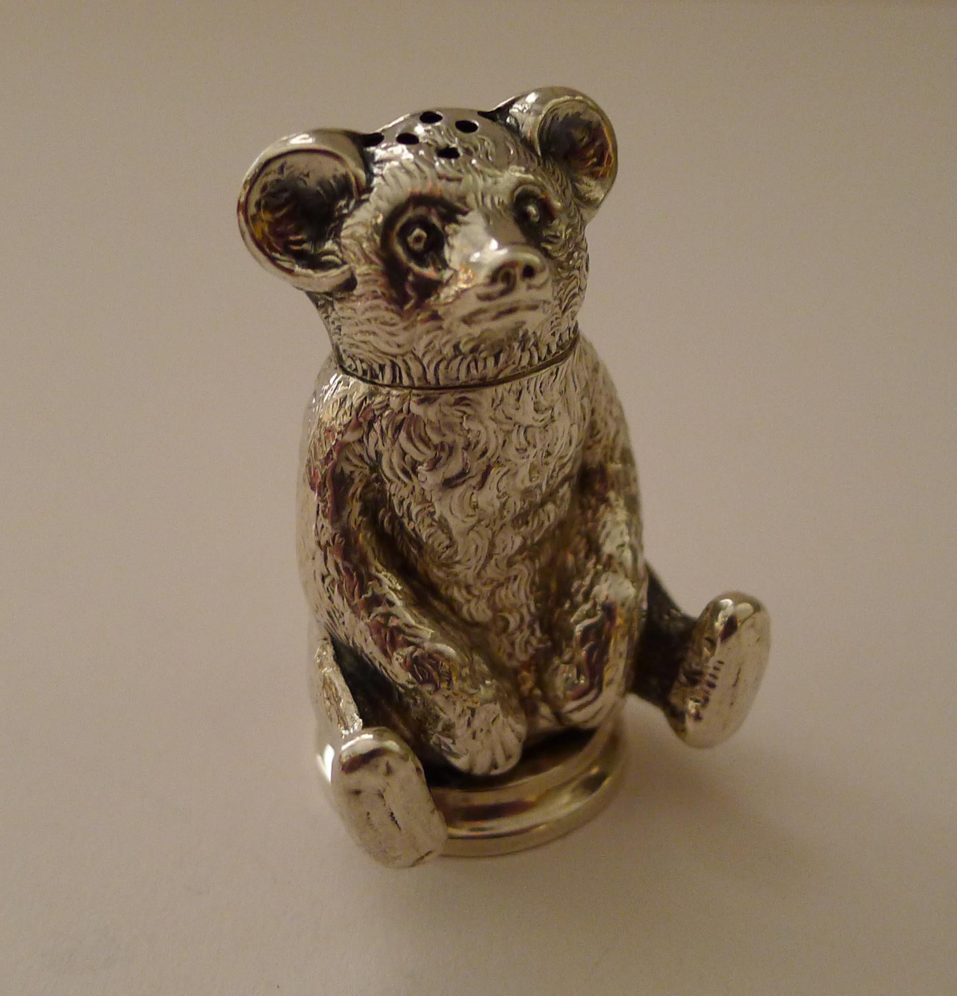 Antiker englischer Teddybär-Pfeffertopf aus Sterlingsilber aus Sterlingsilber - 1905 (Frühes 20. Jahrhundert) im Angebot