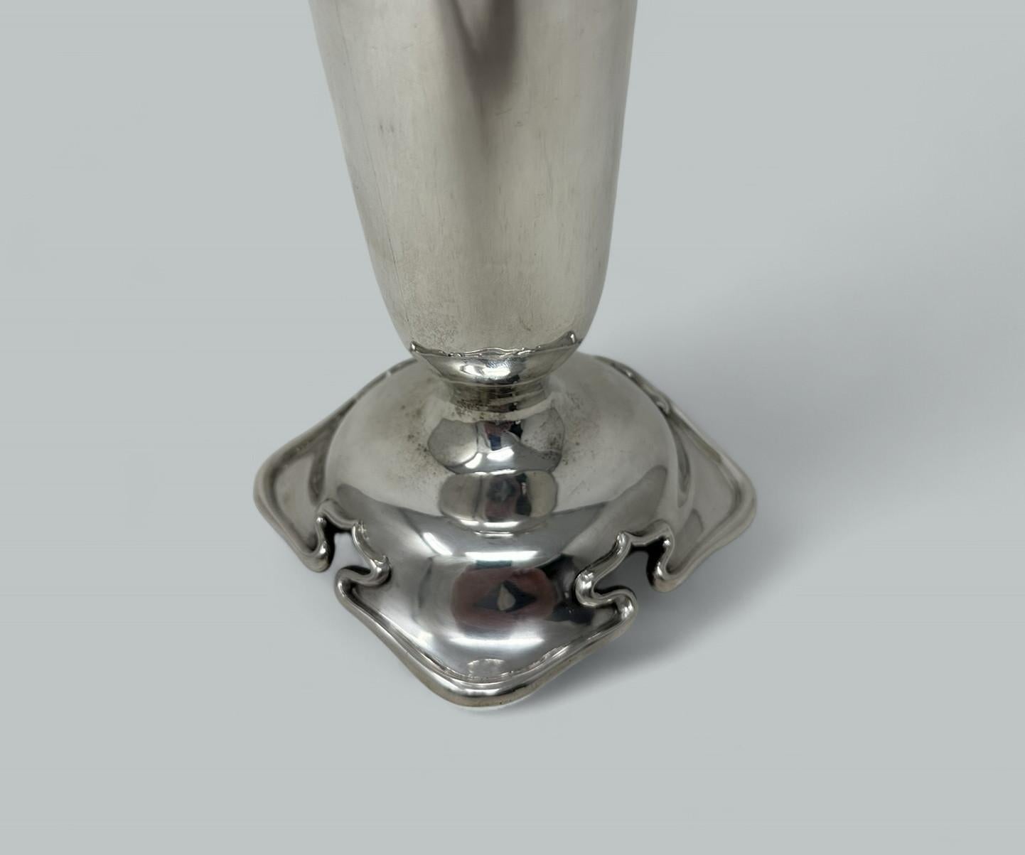 Anglais Ancienne urne trompette en argent sterling Art Nouveau 1906 en vente