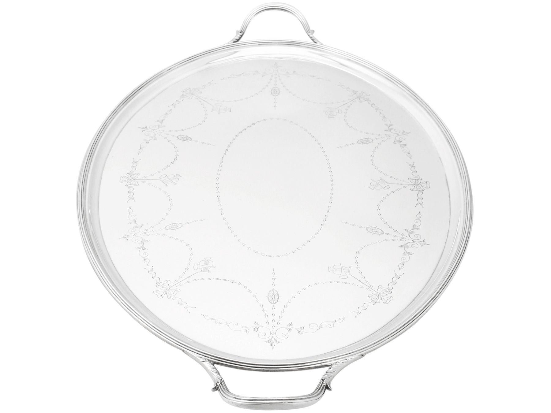 Antigua bandeja de té inglesa de plata de ley con dos asas, 1925 Otro en venta