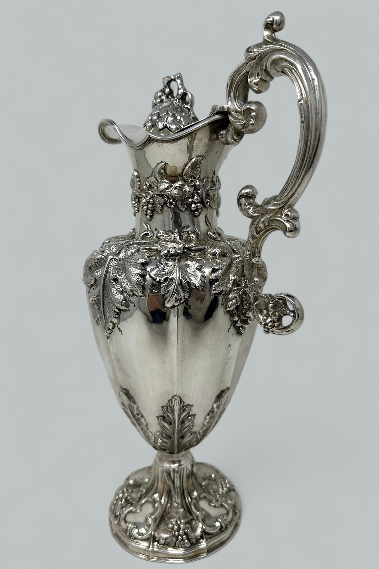 Rococò Antica brocca da vino vittoriana in argento sterling inglese Walker & Hall 1892 in vendita