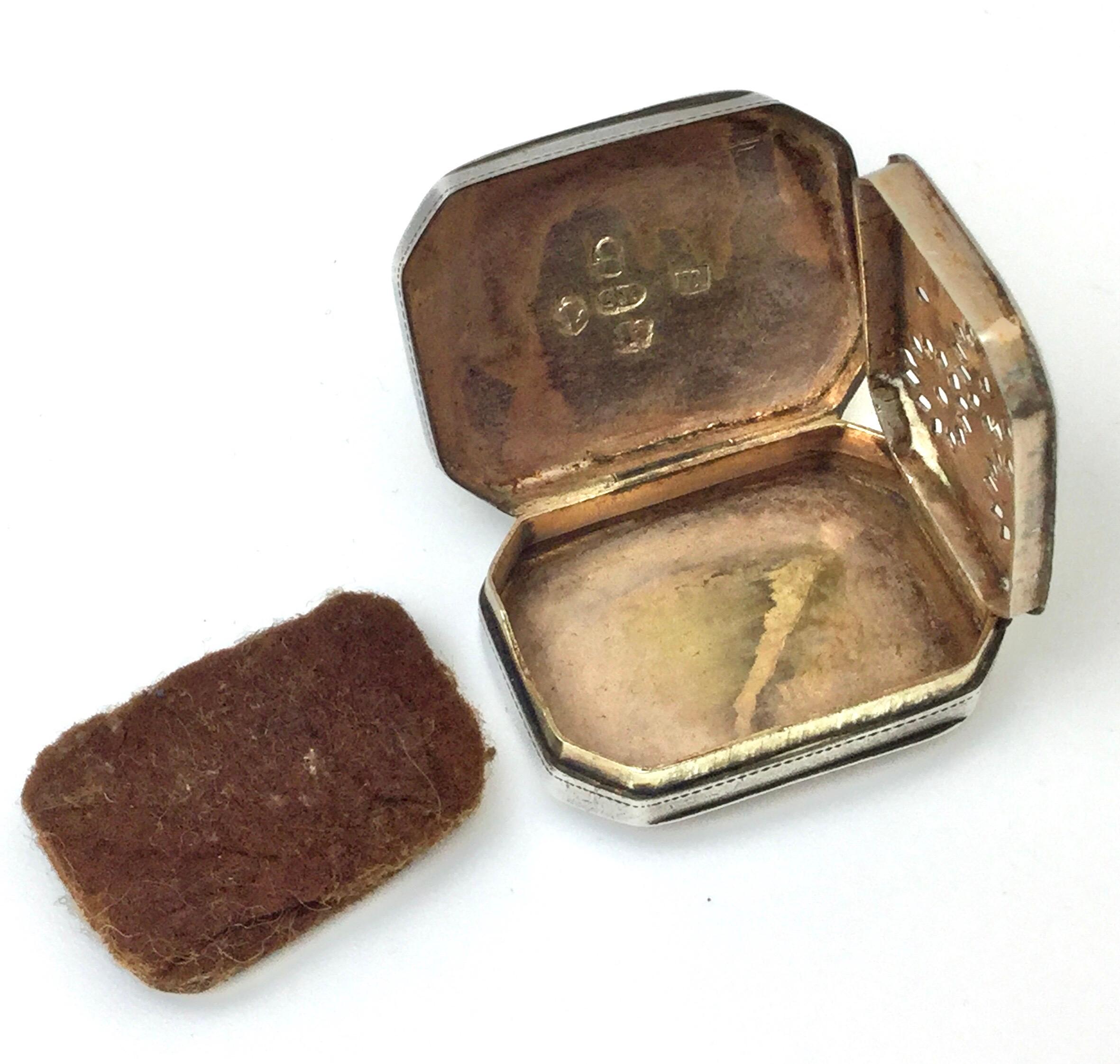 Argento 925 Antica vinaigrette inglese in argento sterling, Birmingham, 1814 in vendita