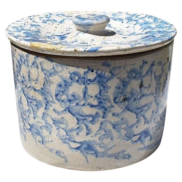 Crock en céramique bleue et crème avec couvercle de la fin des années 1800