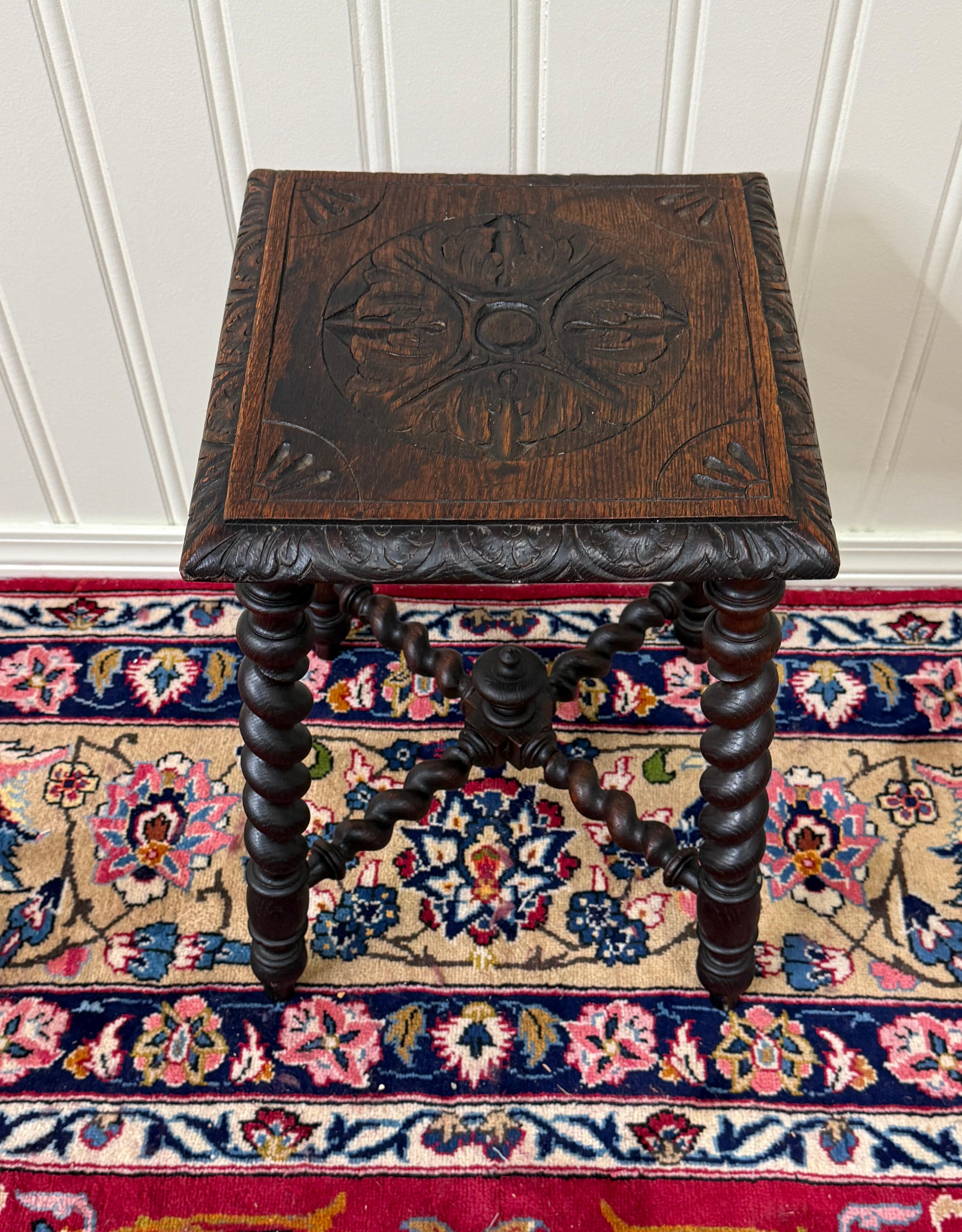 Antique English Stool Footstool Bench Carved Top Barley Twist Legs Oak c. 1920s im Angebot 3