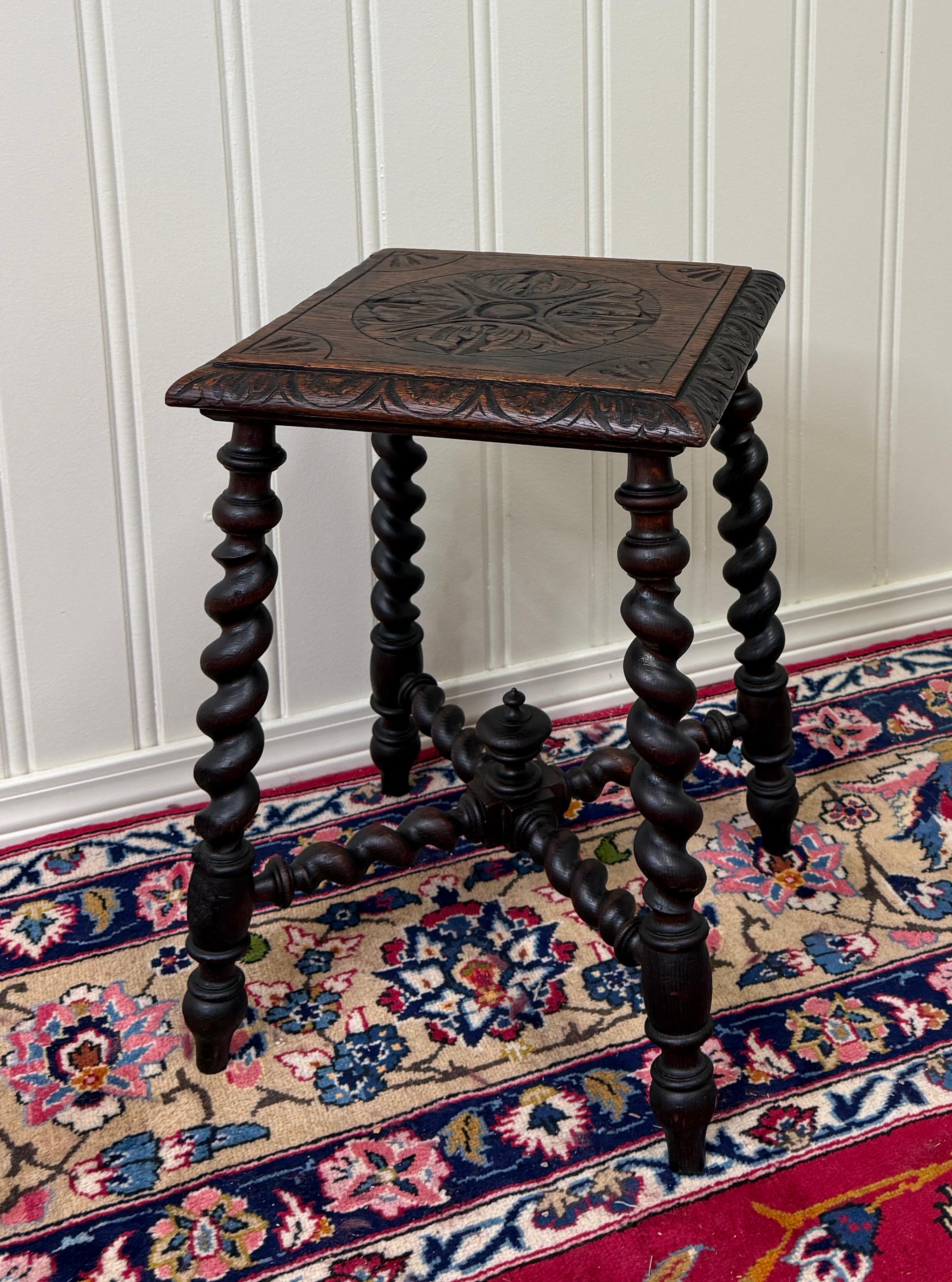 Antique English Stool Footstool Bench Carved Top Barley Twist Legs Oak c. 1920s im Angebot 5